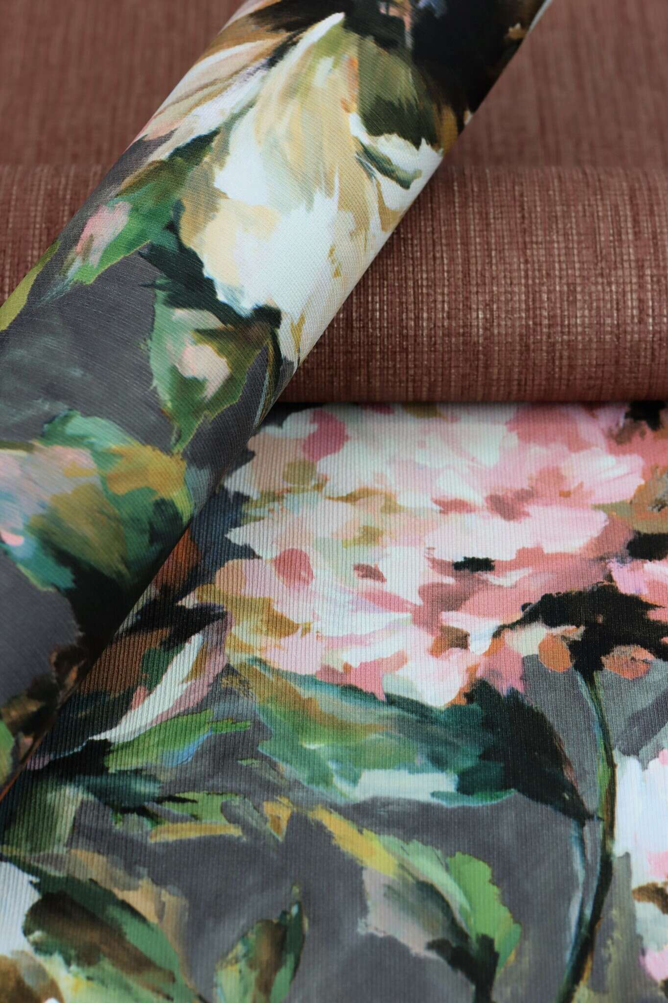 10-485172 Detailaufnahmen 5 Detailed image of Wallpaper with peonies looks like an oil painting