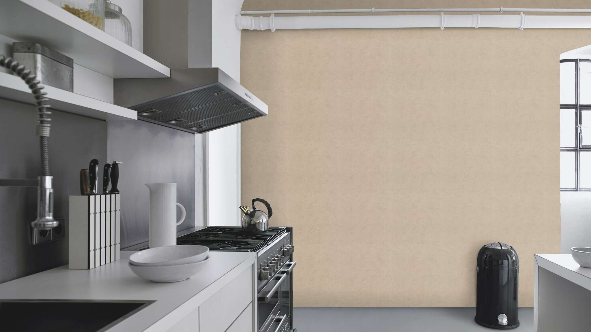 10-408164 Raumsituationen 2 Room with Sand-coloured wallpaper with a slightly grainy, textile-like surface