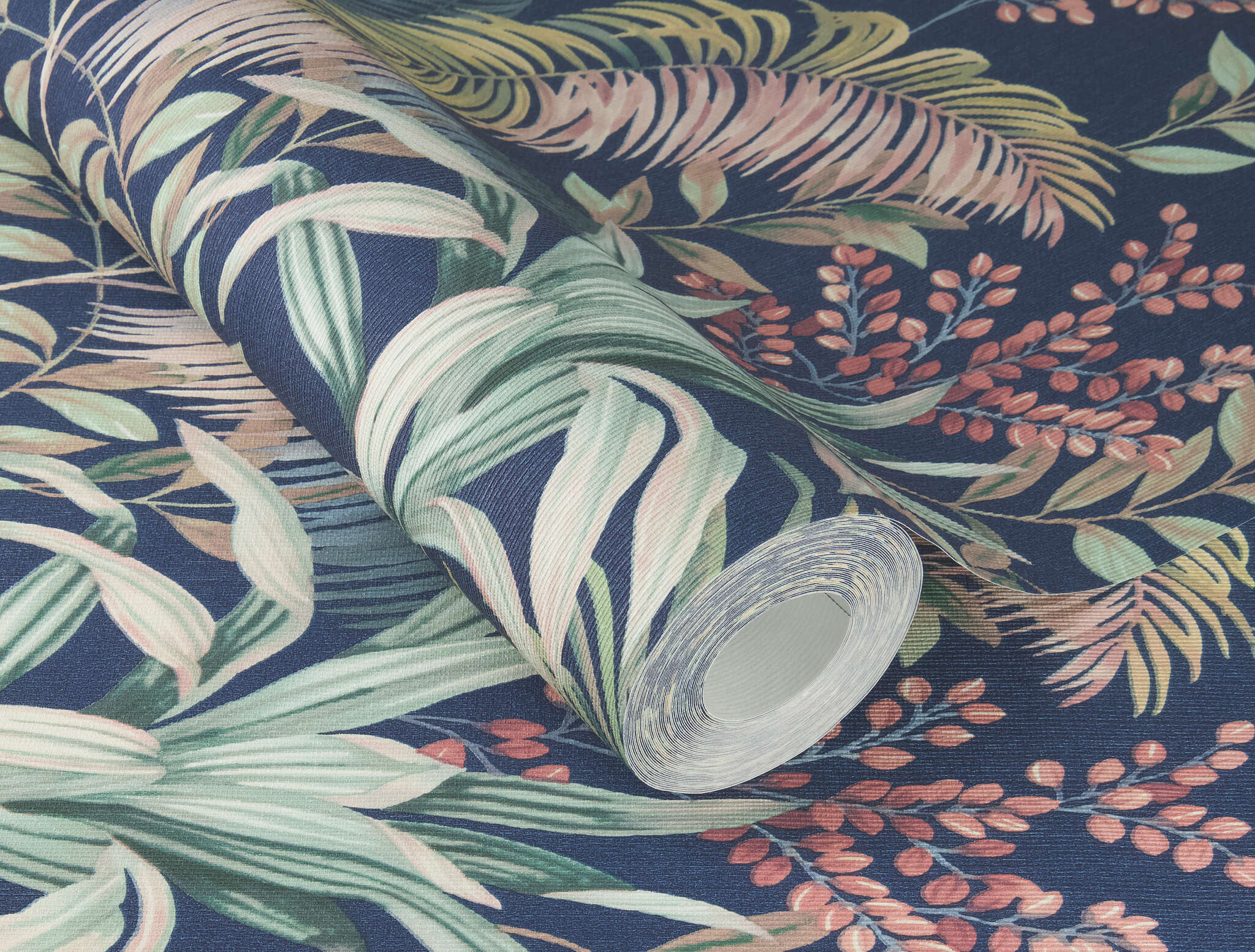 10-820355 Detailaufnahmen 1 Palm trees non-woven wallpaper in blue Florentine XL2 820355