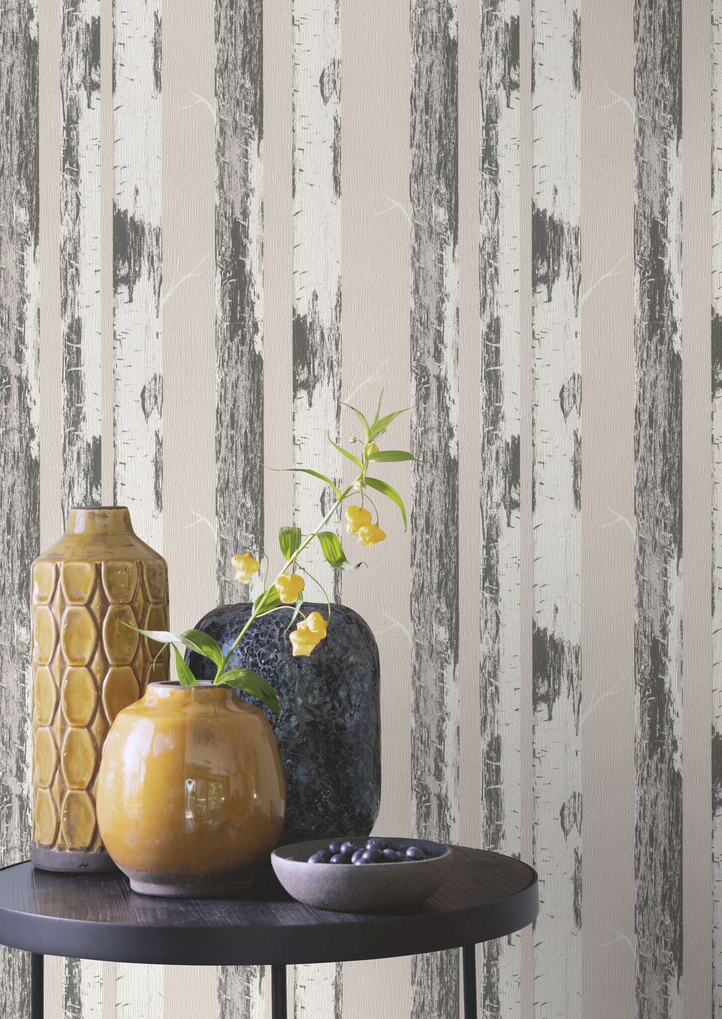 10-285406 Raumsituationen 6 Room with Wallpaper with vertical tree trunks in a stylised look for a natural accent