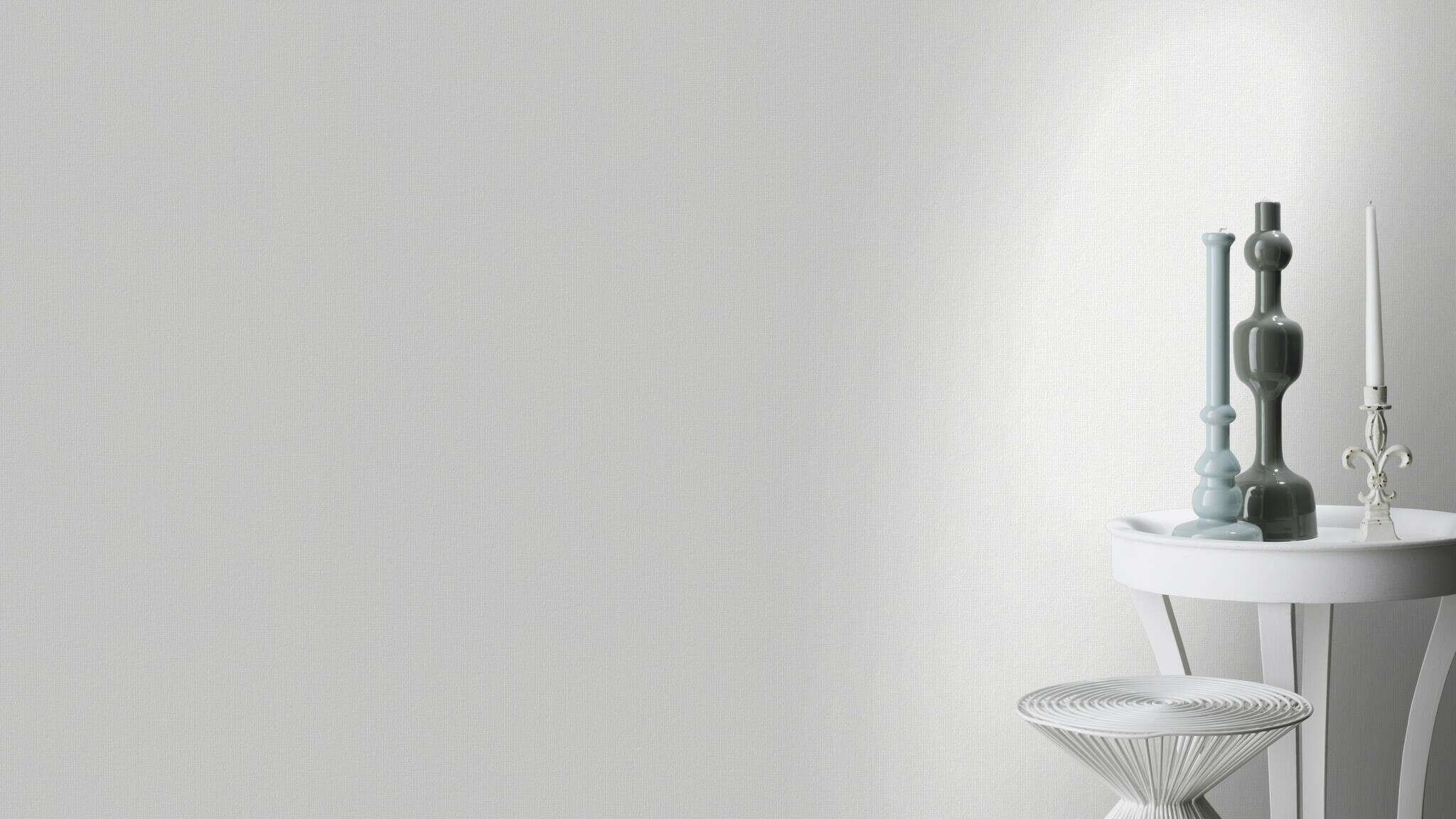 10-127805 Raumsituationen 2 Room with Plain wallpaper: White, paintable non-woven wallpaper in a linen look