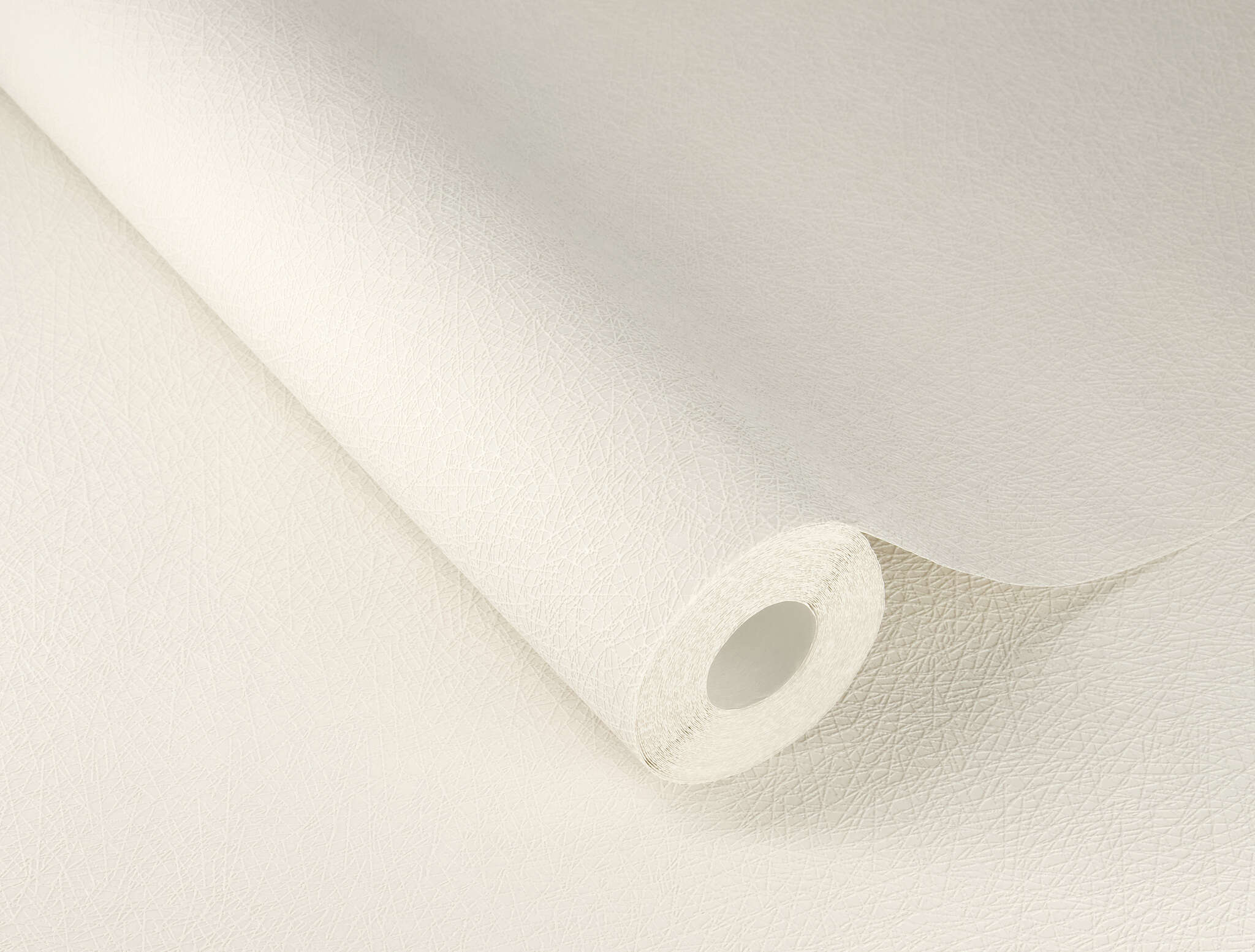 10-475555 Detailaufnahmen 1 Detailed image of Subtle cream non-woven wallpaper – exciting mesh structure with a soft finish