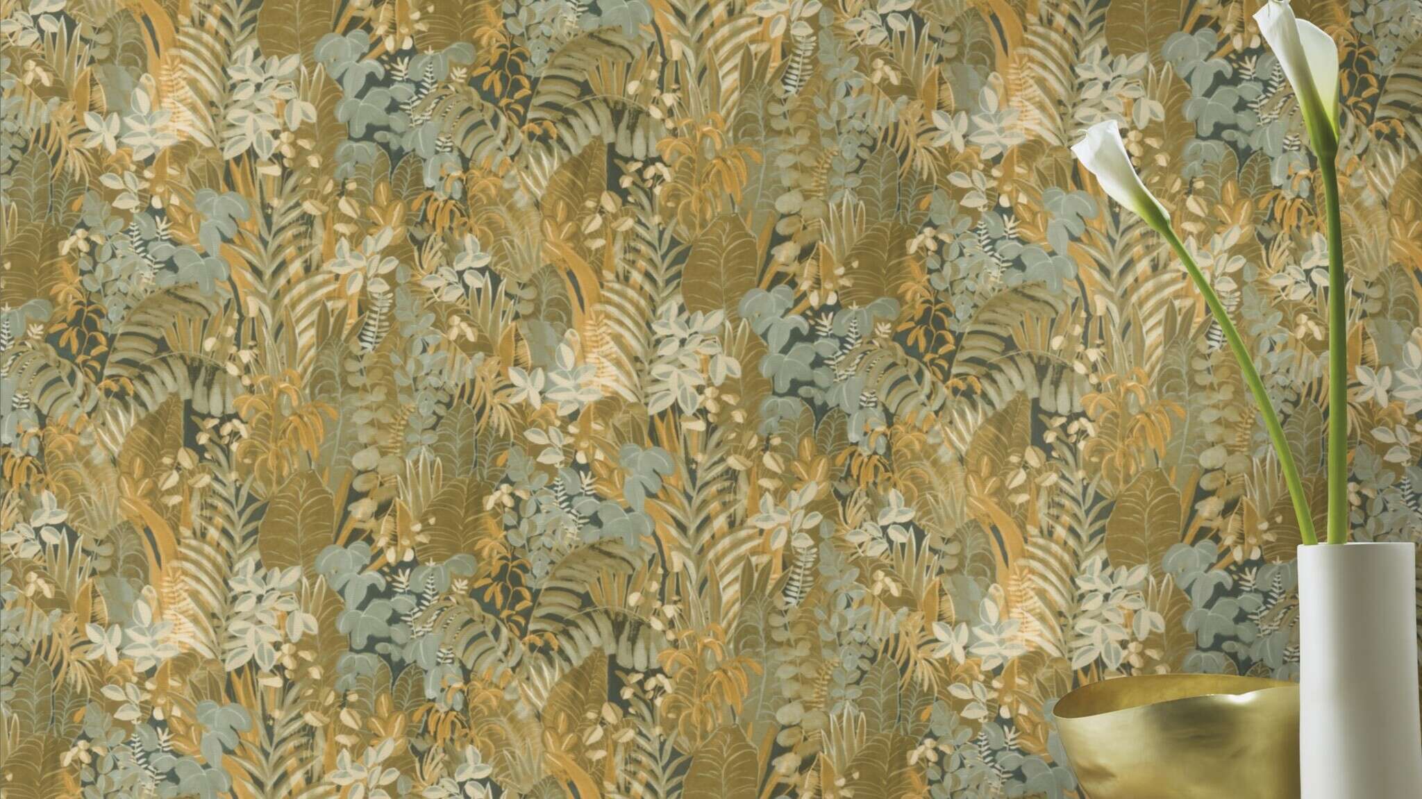 10-600643 Raumsituationen 1 Room with Tropical wallpaper with hand-painted leaves