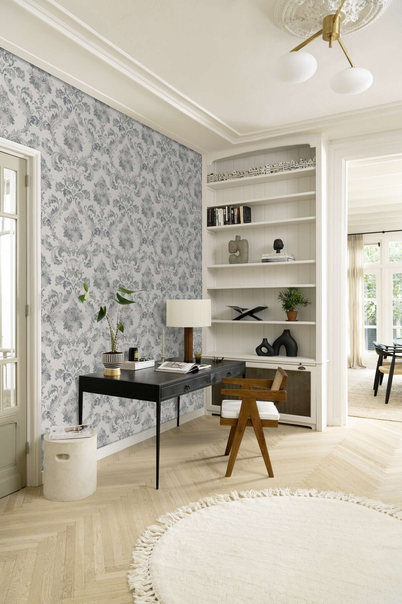 10-412642 Raumsituationen 1 Damask non-woven wallpaper in grey, In Bloom 412642