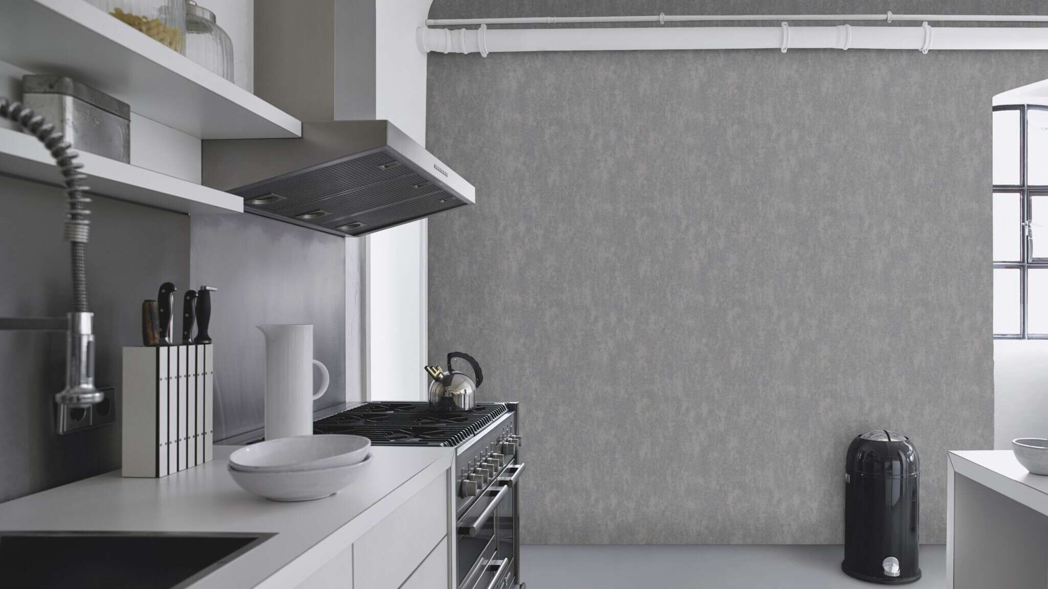 10-315752 Raumsituationen 2 Room with Grey wallpaper with a subtle depth effect – universally applicable in classic to modern concepts.