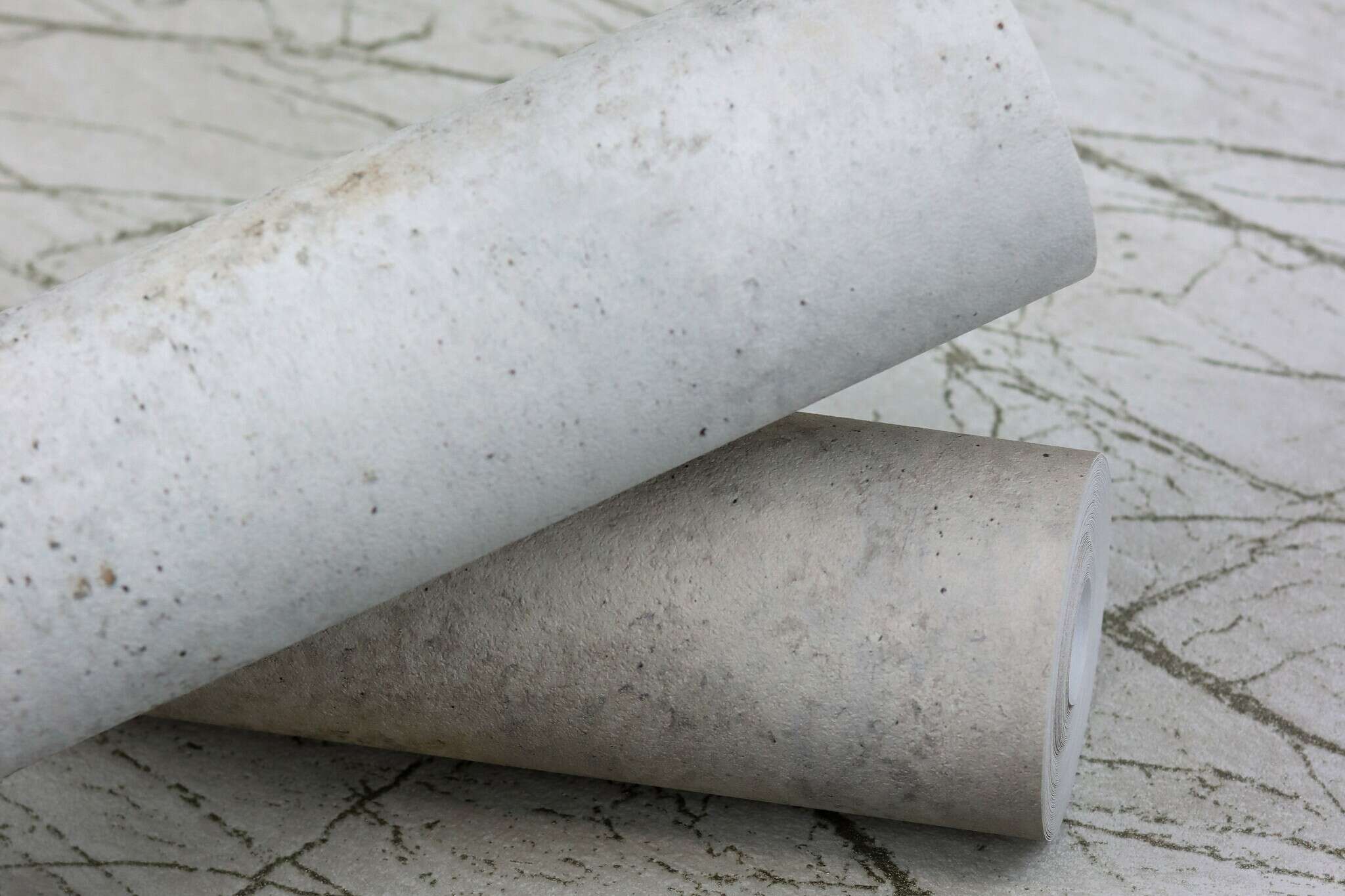 10-939538 Detailaufnahmen 4 Detailed image of Wallpaper with rustic concrete look