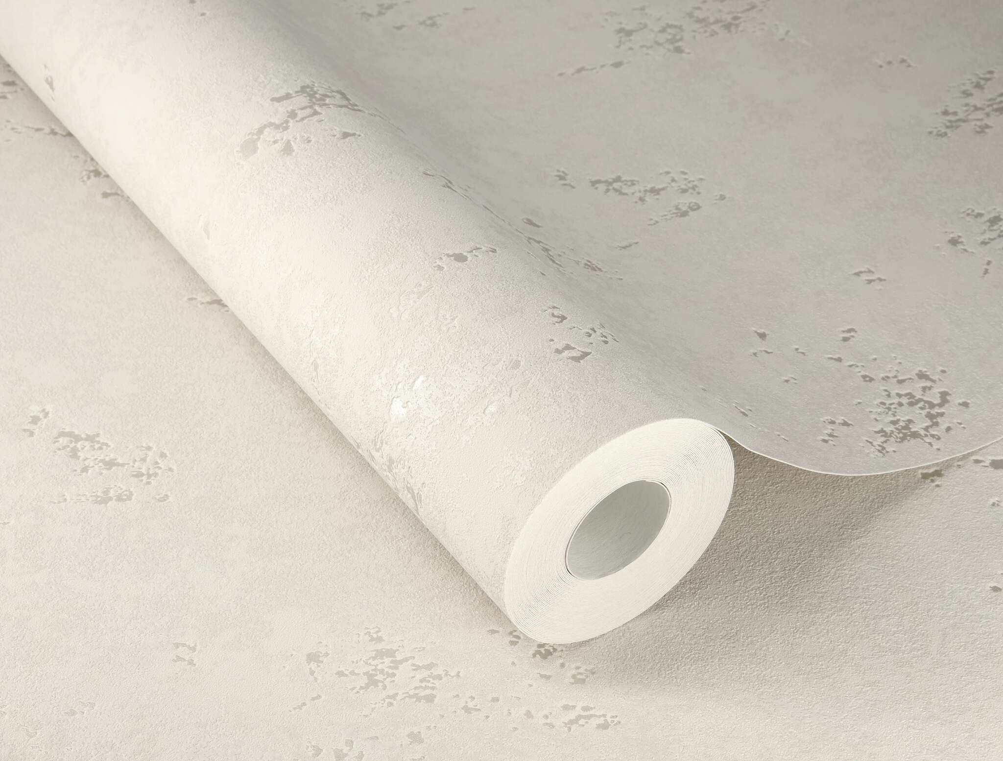 10-315714 Detailaufnahmen 1 Detailbild von Vliestapete mit dezentem Struktur-Effekt in Beige – harmonisch und zeitlos.