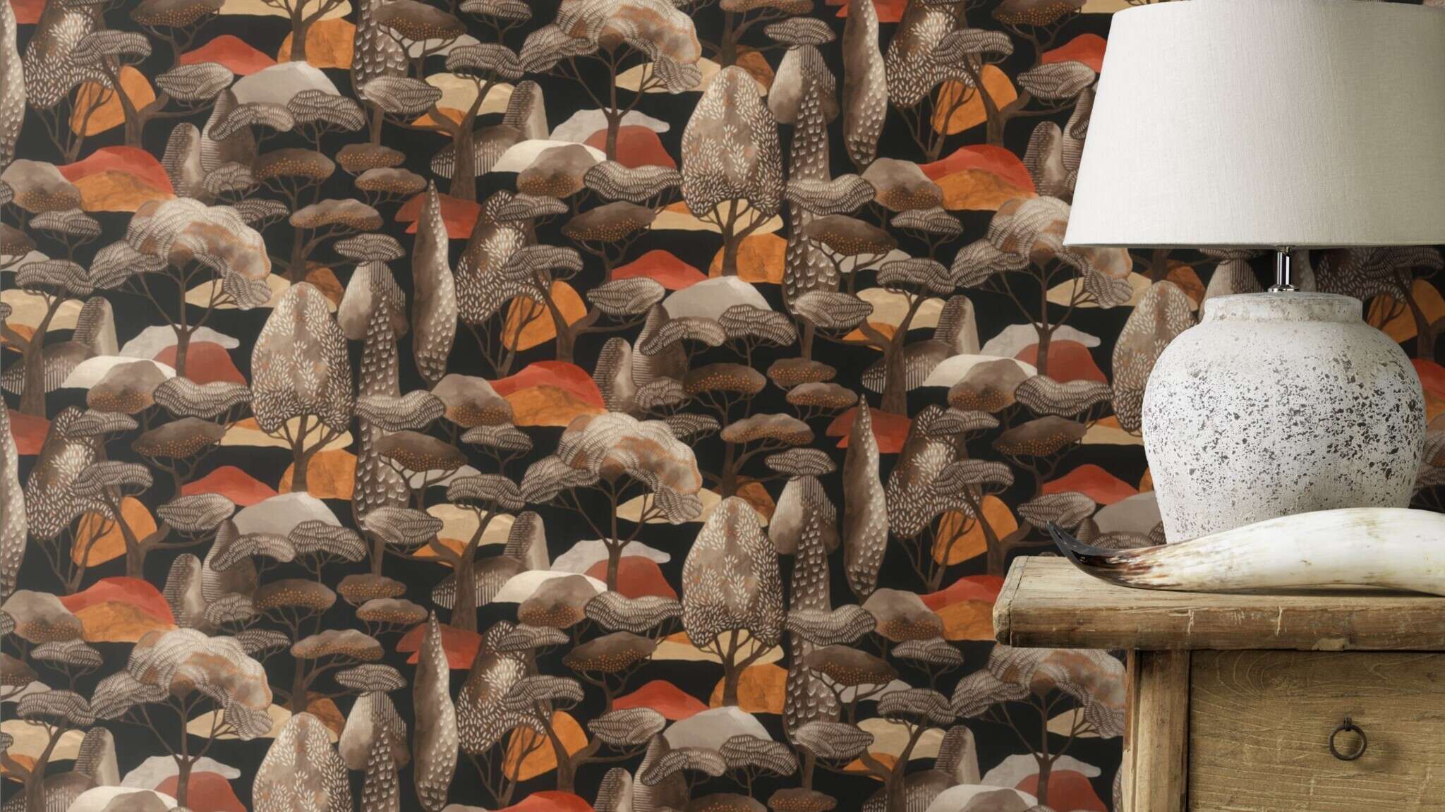 10-581225 Raumsituationen 1 Une chambre avec Papier peint avec paysage arboré stylisé et texture légère