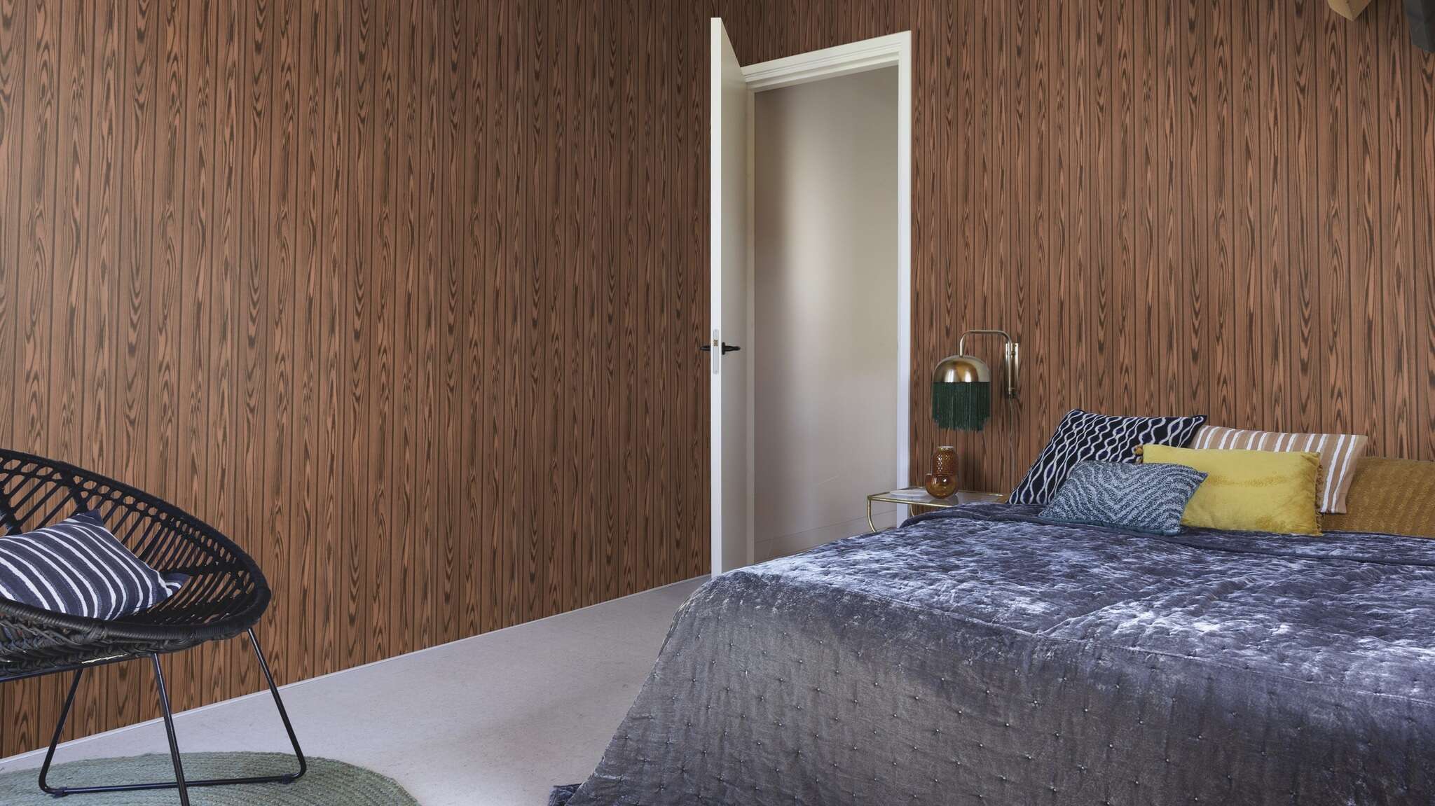 10-499537 Raumsituationen 1 Une chambre avec Papier peint avec poutres en bois