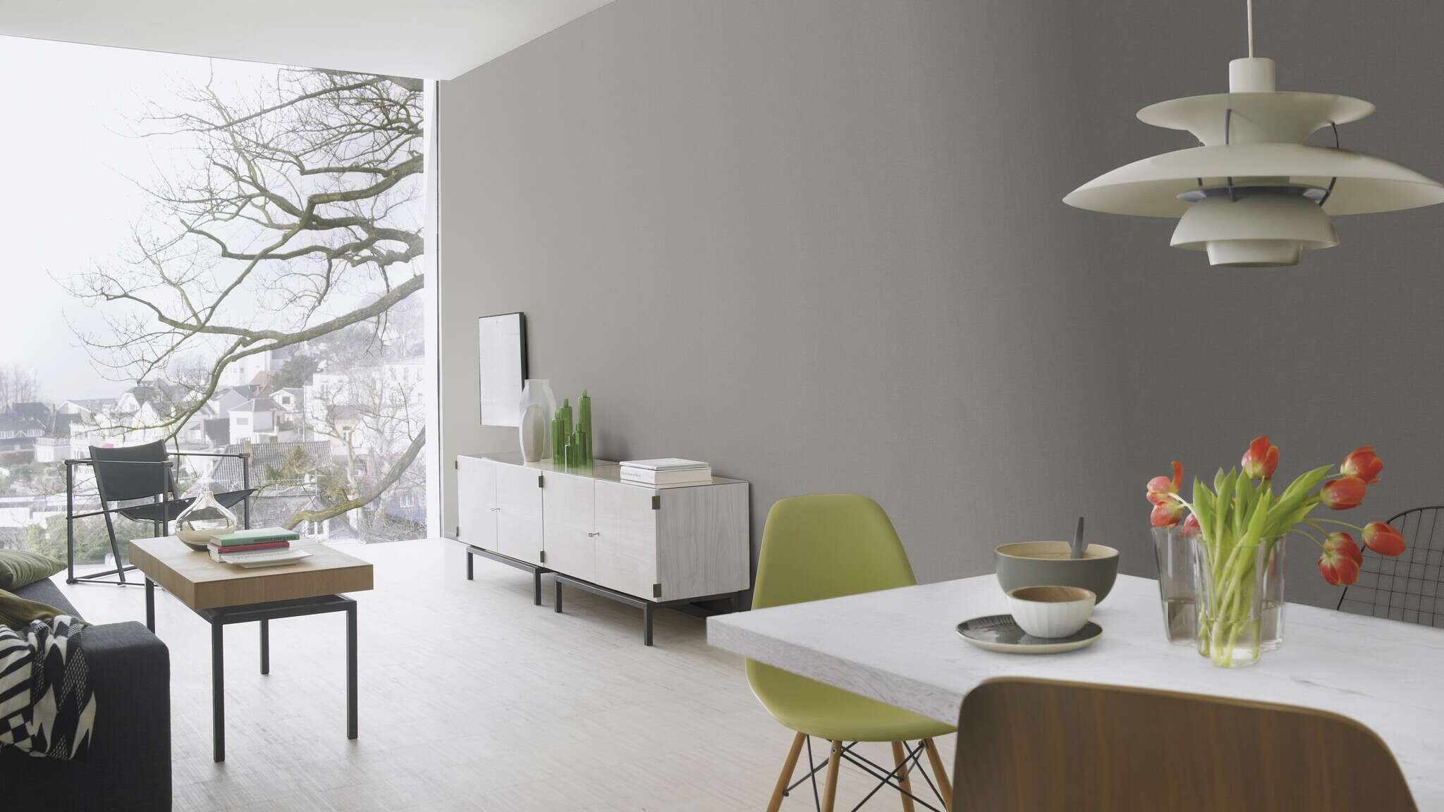 10-448627 Raumbilder 1 Room with Plain wallpaper in grey with a textile linen-like surface, ideal for cosy room designs.