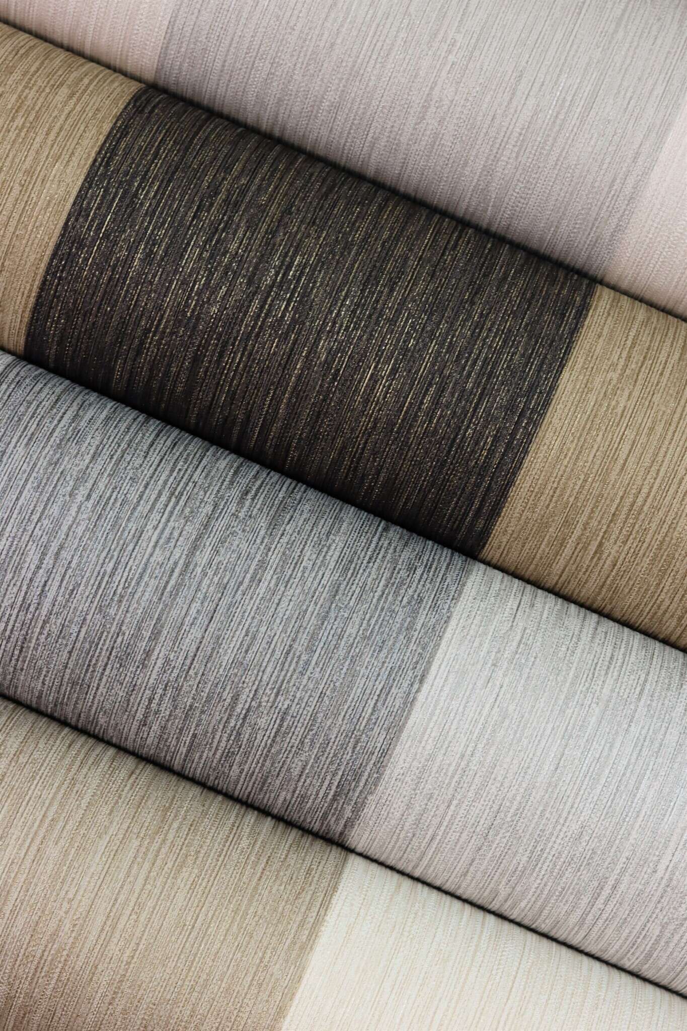 10-844030 Detailaufnahmen 6 Detailed image of Wallpaper with block stripes and grooved texture