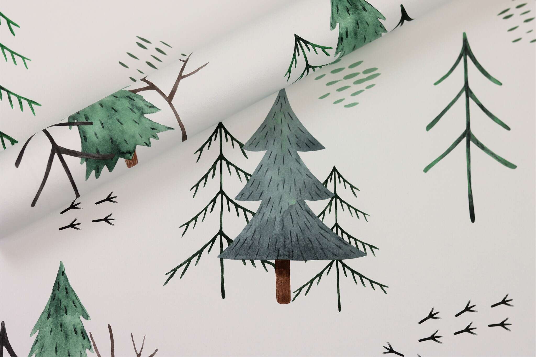 10-300734 Detailaufnahmen 4 Detailbild von Verspielte Kindertapete mit handgezeichneten Tannenbäumen und Vogelgruppen in Grüntönen auf hellem Grund