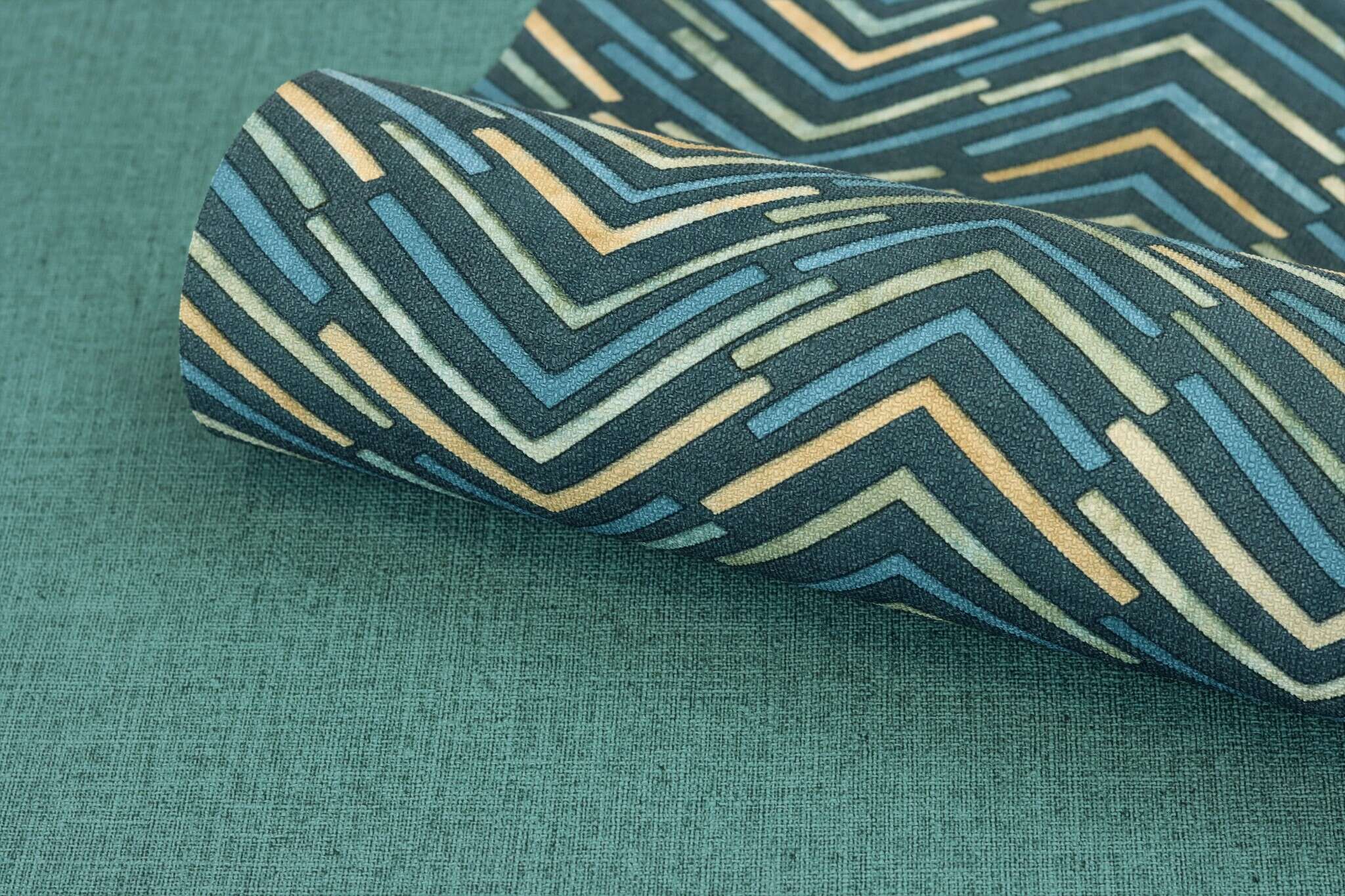 10-560985 Detailaufnahmen 6 Graphic non-woven wallpaper in green-petrol Selection 560985