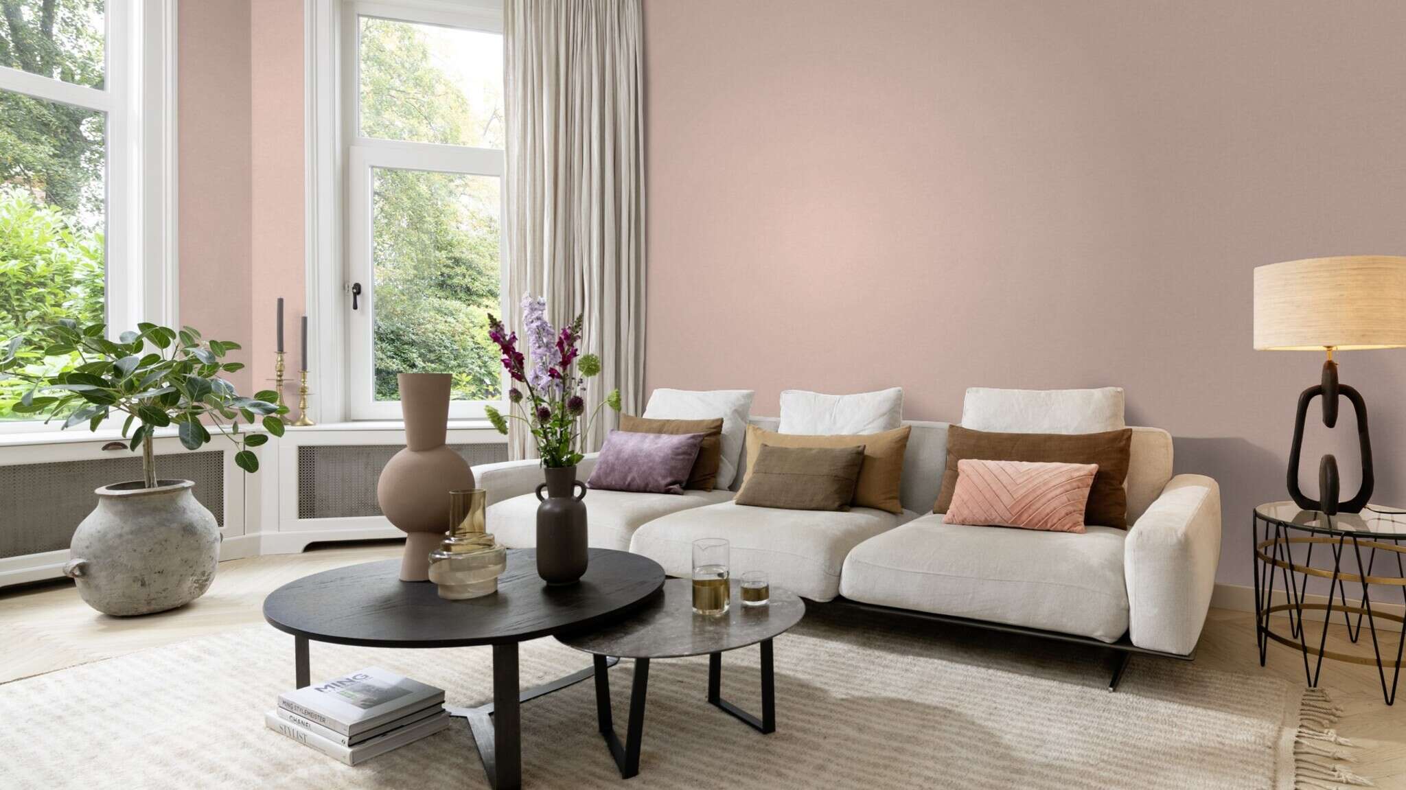 10-600254 Raumsituationen 1 Room with Single-colour wallpaper with a woven look