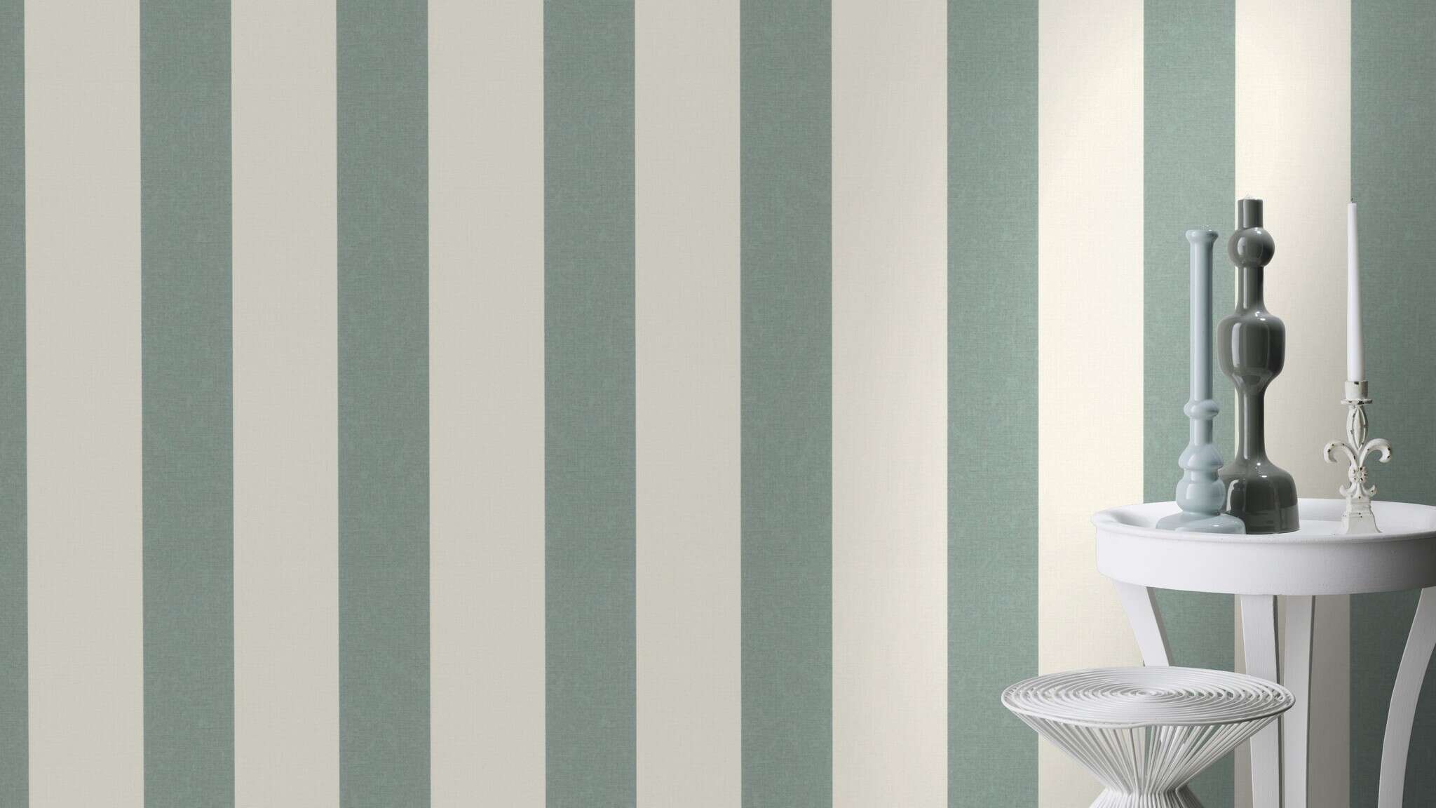 10-485448 Raumsituationen 3 Room with Wallpaper with block stripes and linen texture