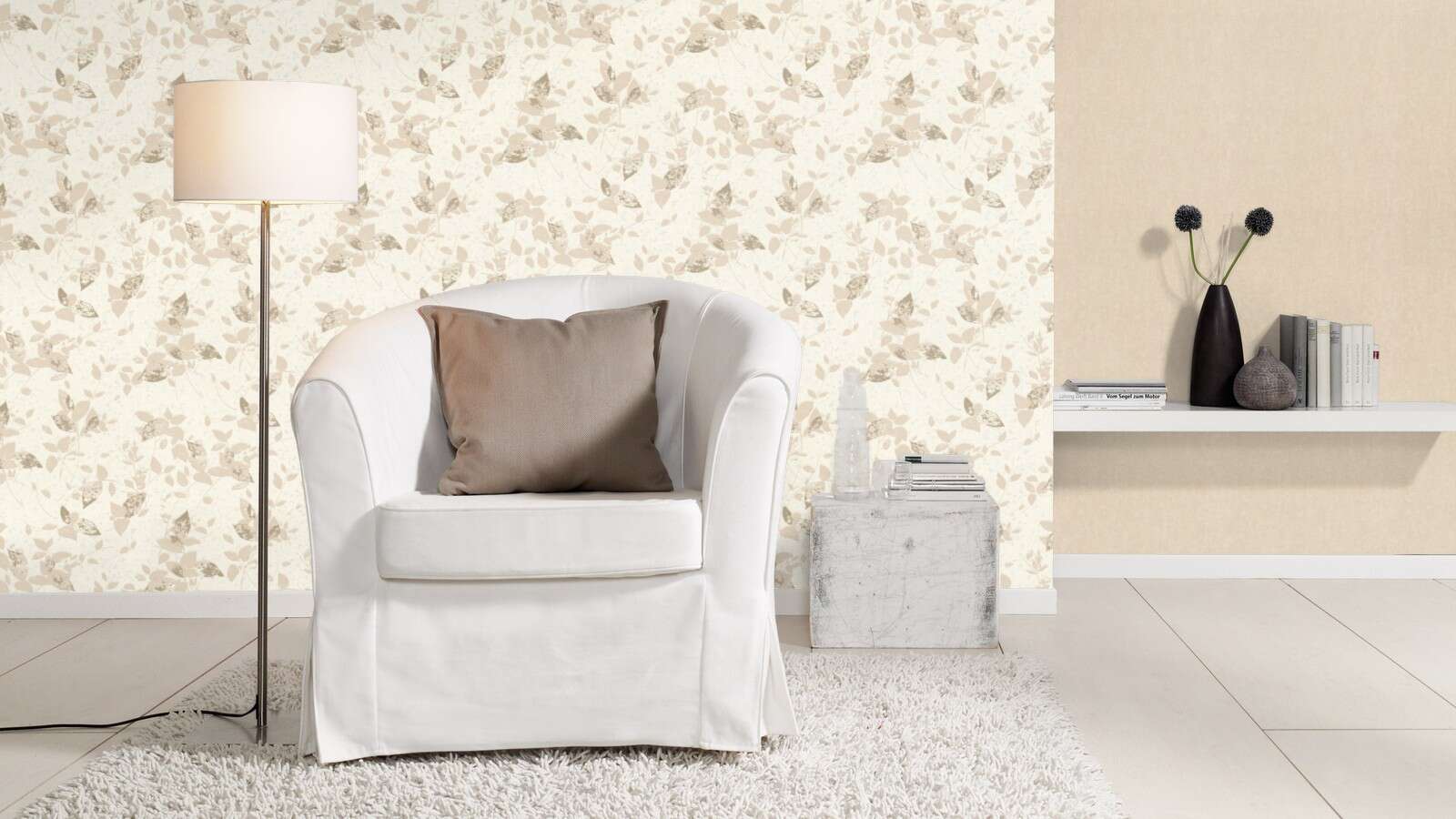 10-402339 Raumsituationen 7 Room with Plain beige wallpaper with a fine texture for timeless interior design