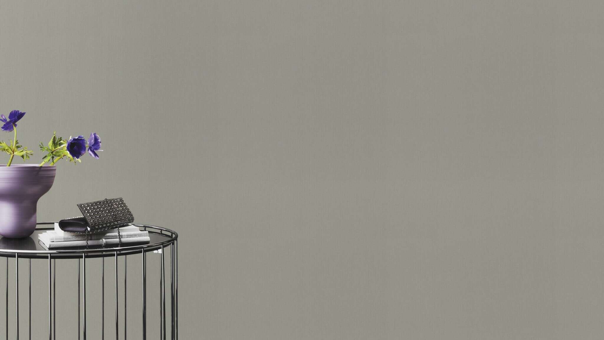 Raum mit Einfarbige Tapete mit Fadenstruktur