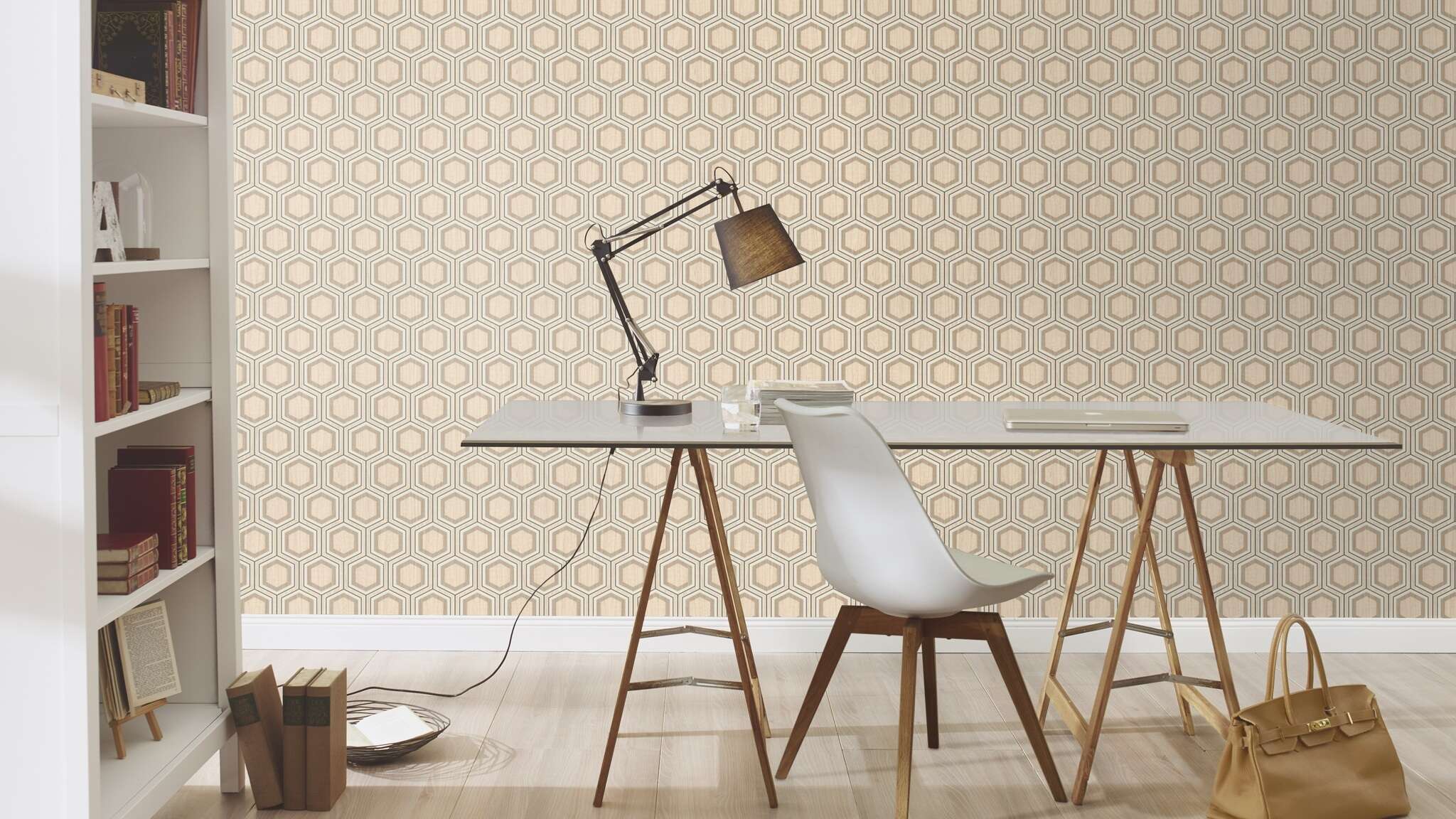 10-791143 Raumsituationen 3 Room with Wallpaper in a retro design with geometric hexagons