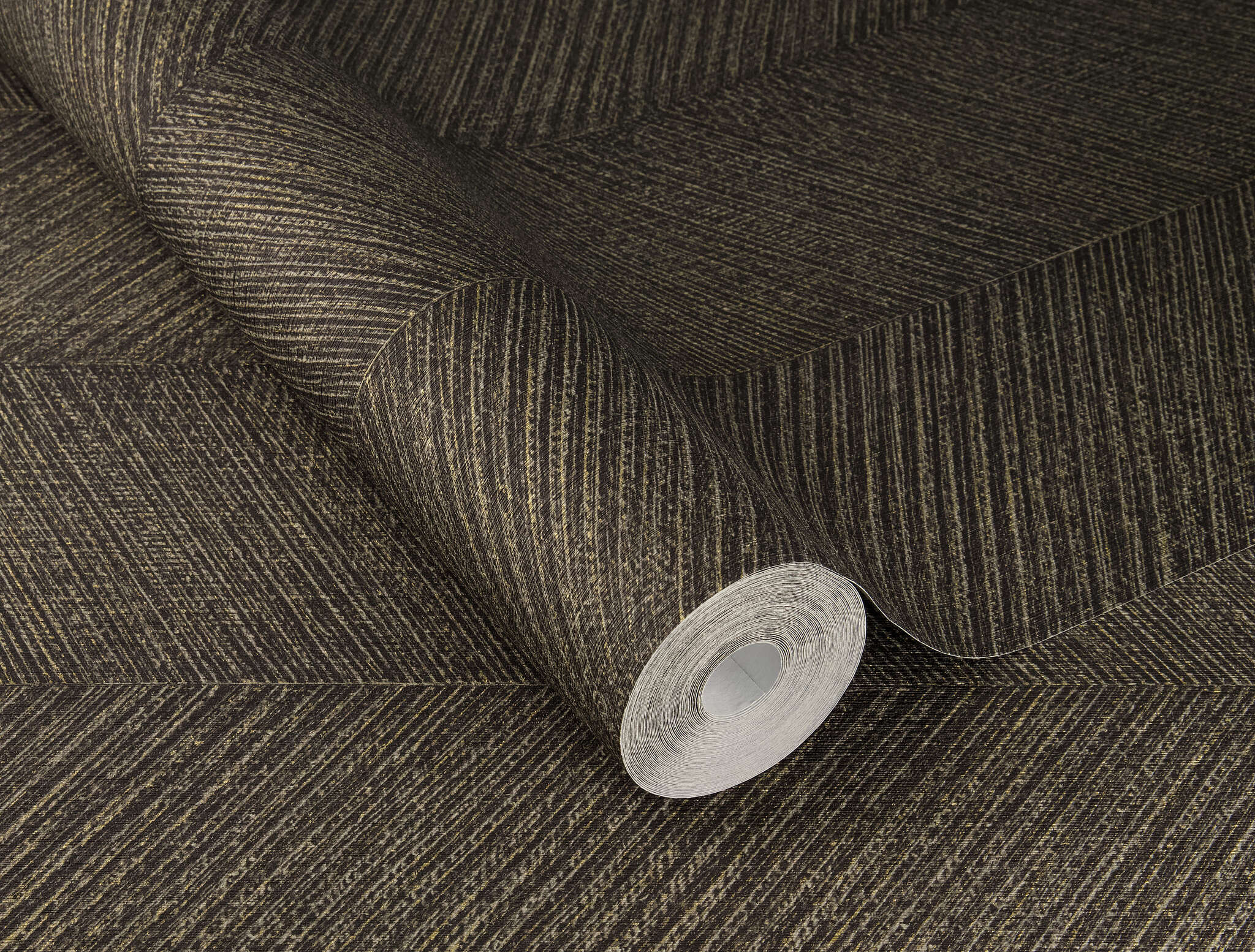 10-720327 Detailaufnahmen 1 Detailed image of Wallpaper with chevron pattern and grooved texture