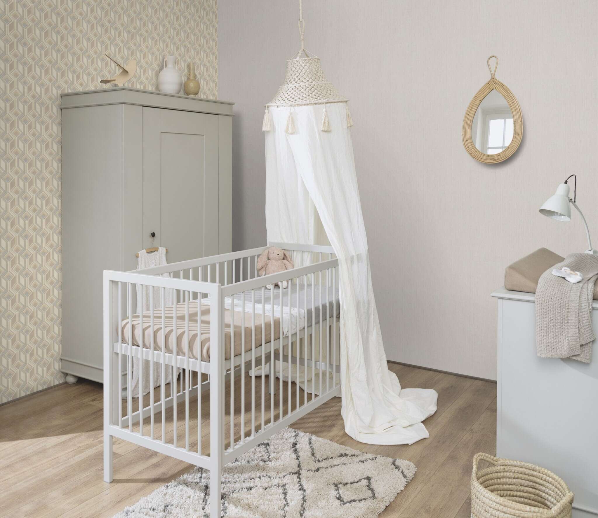 10-746051 Raumsituationen 3 Room with Single-colour wallpaper with a textile texture