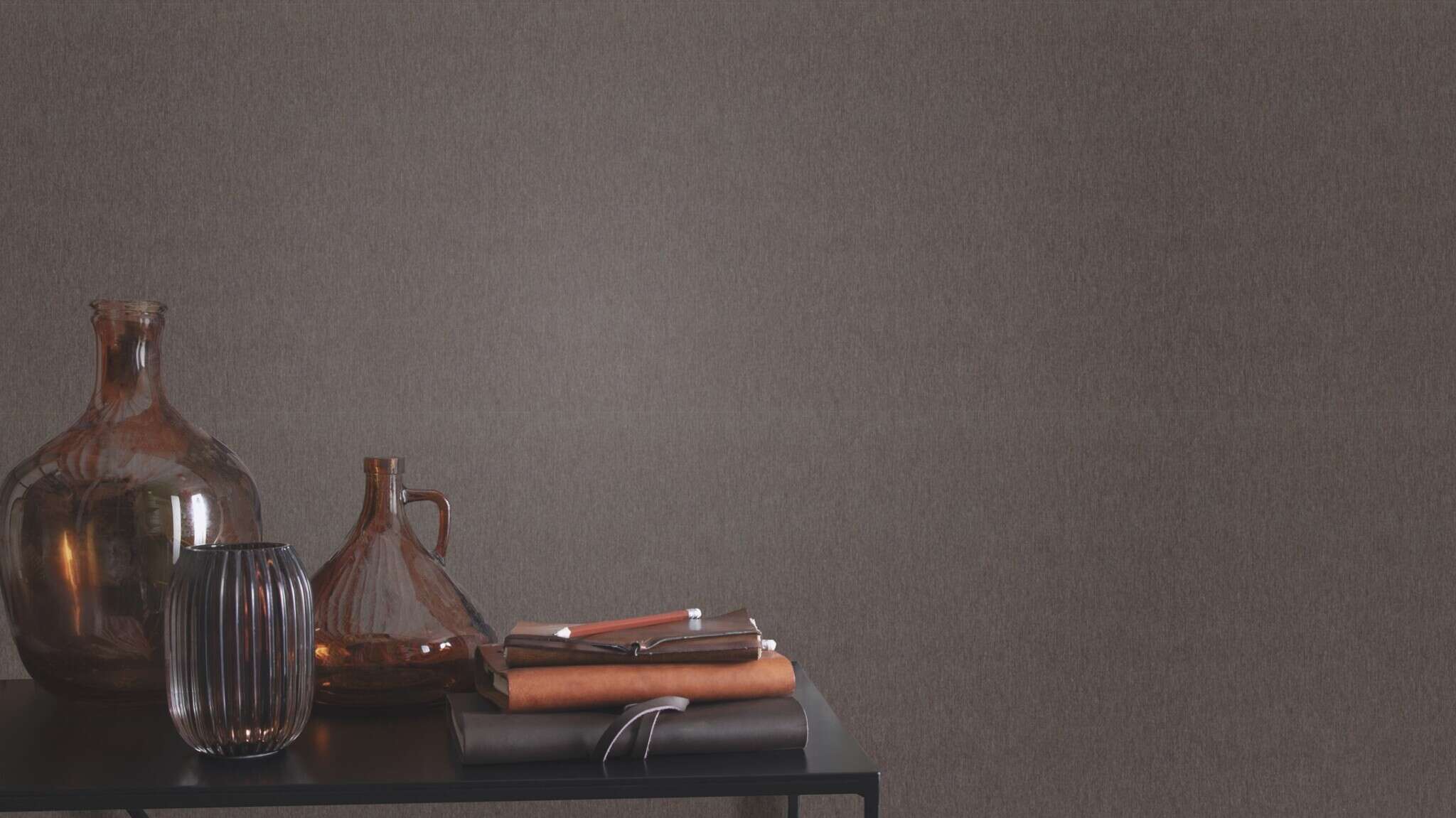 10-978476 Raumsituationen 2 Plain non-woven wallpaper in brown-dark brown Incanto 978476