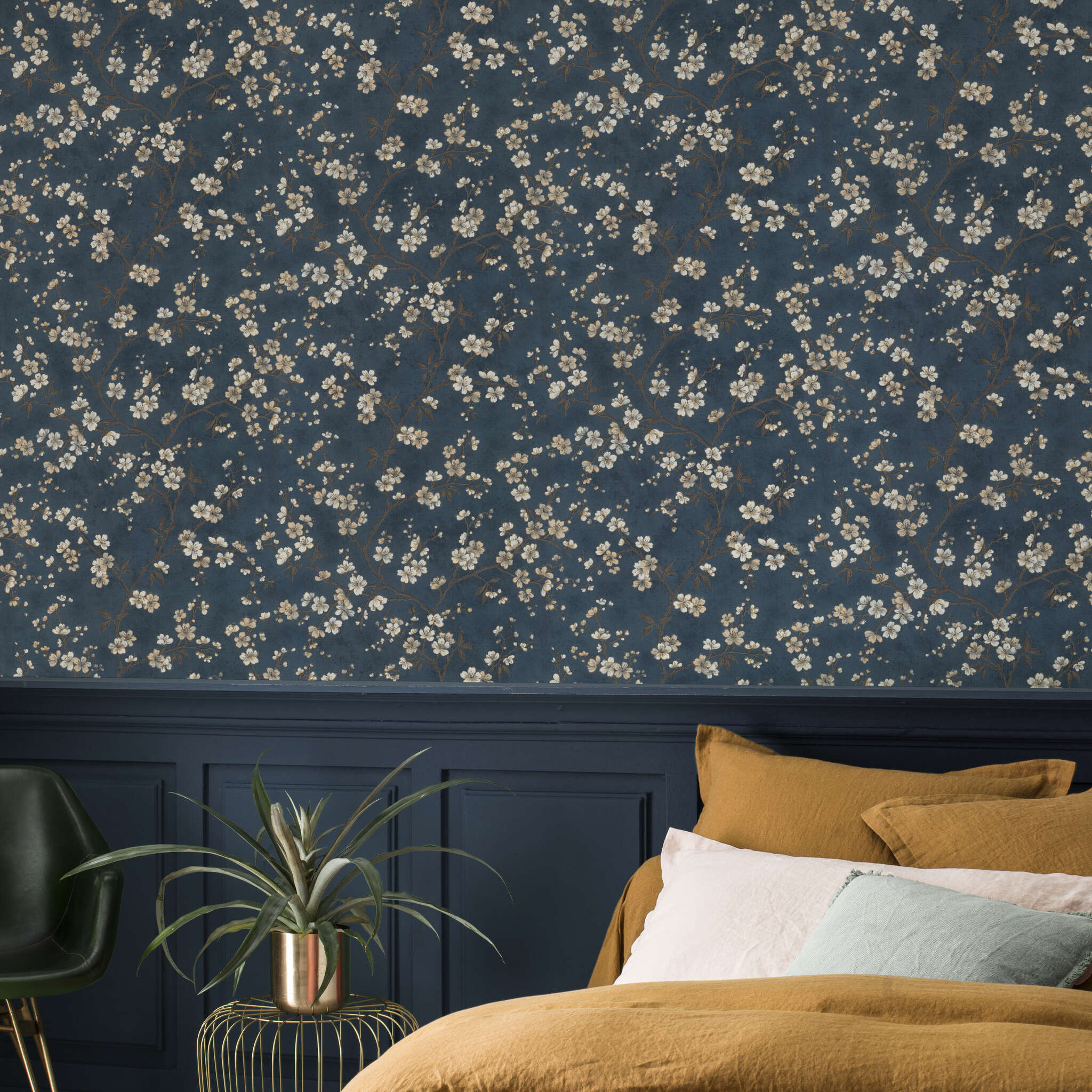 10-456738 Raumsituationen 2 Room with Elegant non-woven wallpaper with finely drawn flower branches in light natural tones on a deep petrol blue background