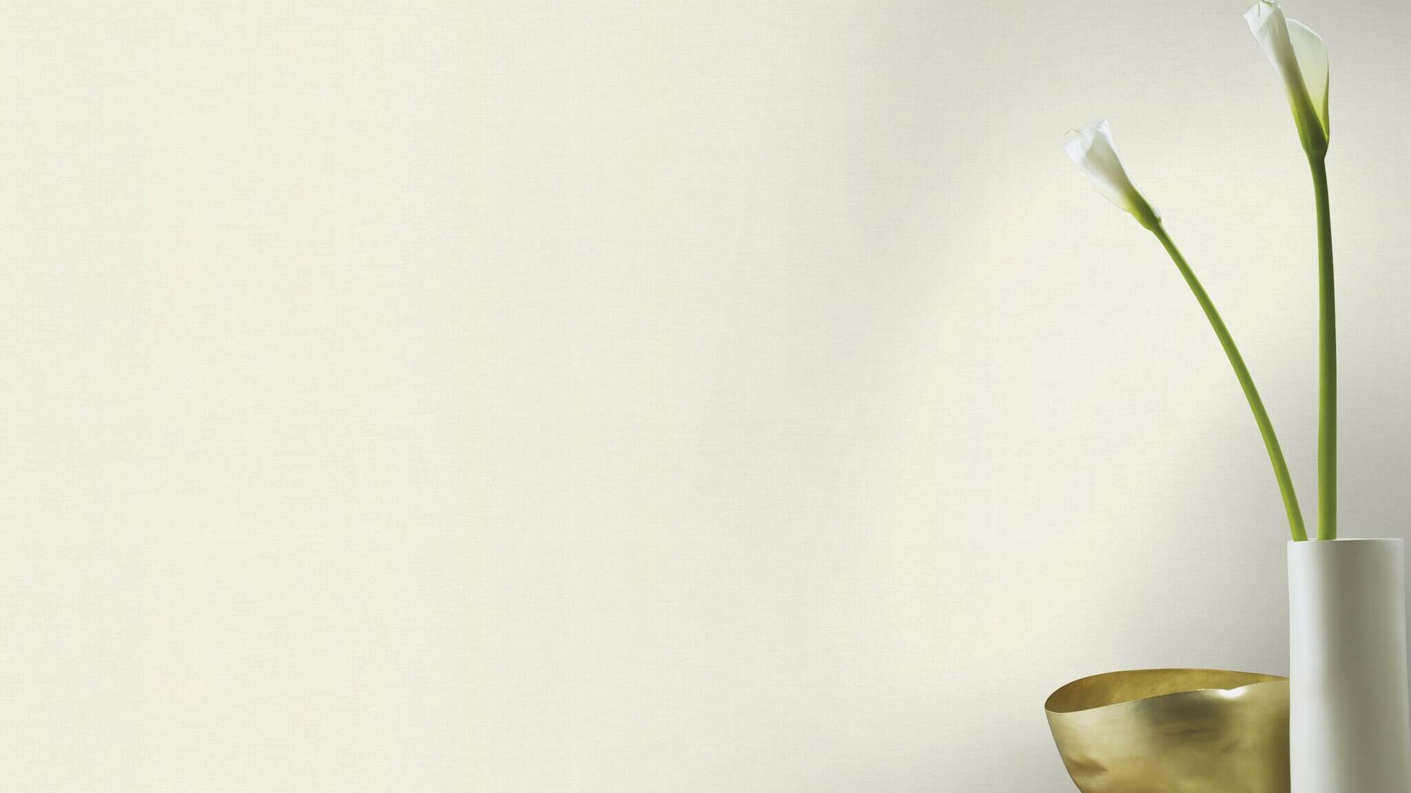 10-408249 Raumsituationen 1 Room with Plain wallpaper in cream white with a fine, woven texture