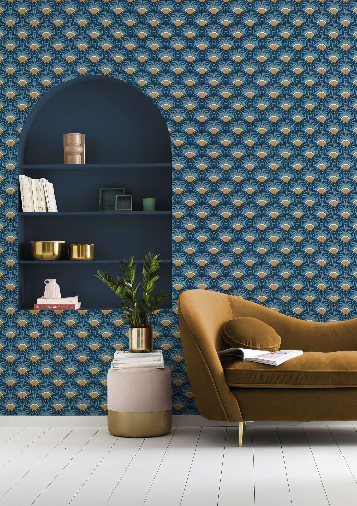 10-637632 Raumsituationen 1 Room with Wallpaper with stylised peacock fan in Art Deco style