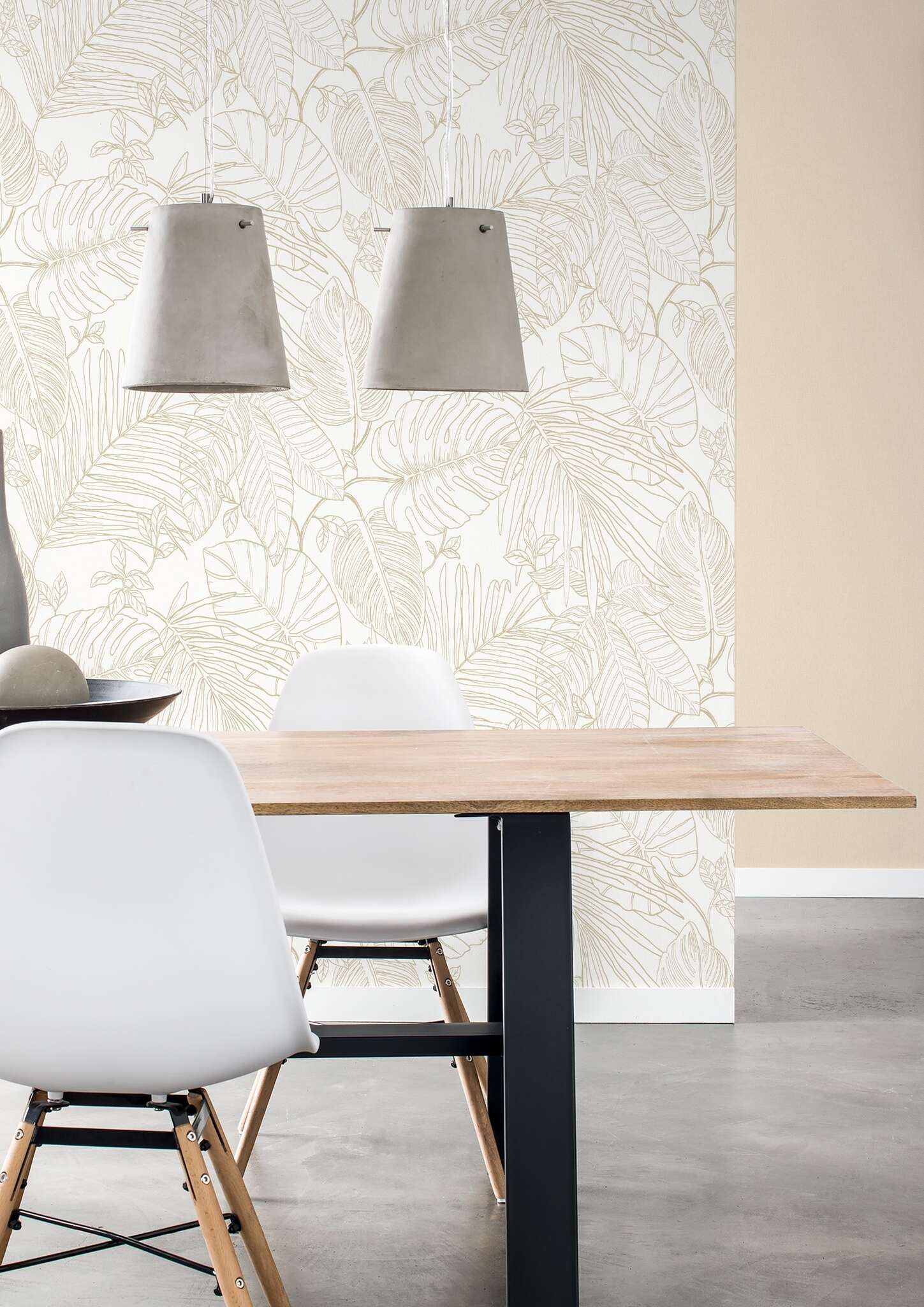 10-690804 Raumsituationen 1 Room with Sketched exotic leaves and plants in light beige on a cream-white background with a grainy texture