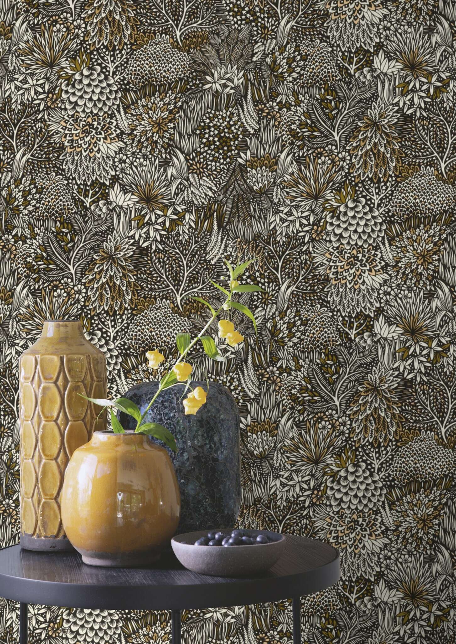 10-866117 Raumsituationen 1 Room with Imaginative wallpaper with leaves, needles and twigs
