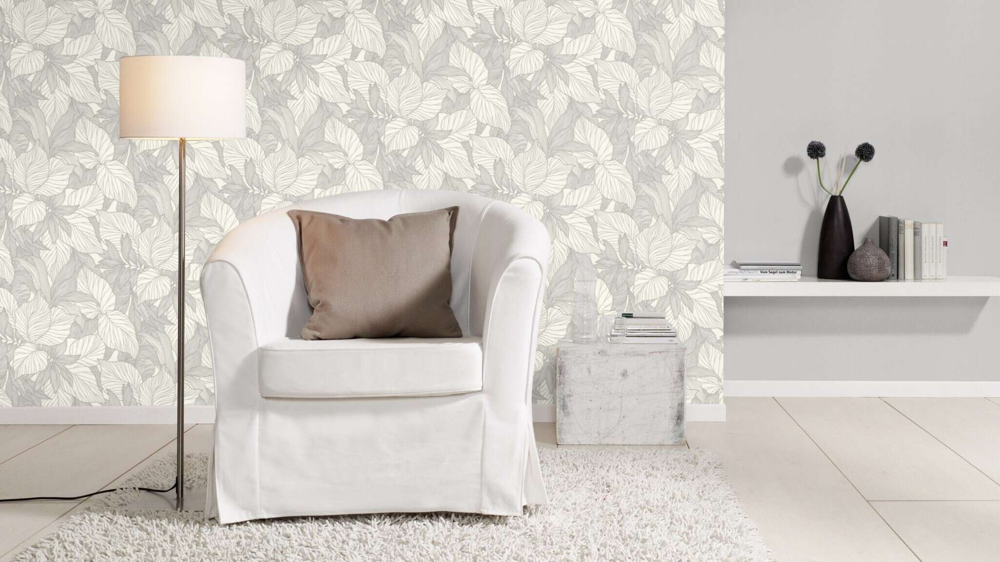 10-415339 Raumsituationen 4 Room with Plain non-woven wallpaper in light grey with a matt, smooth surface.