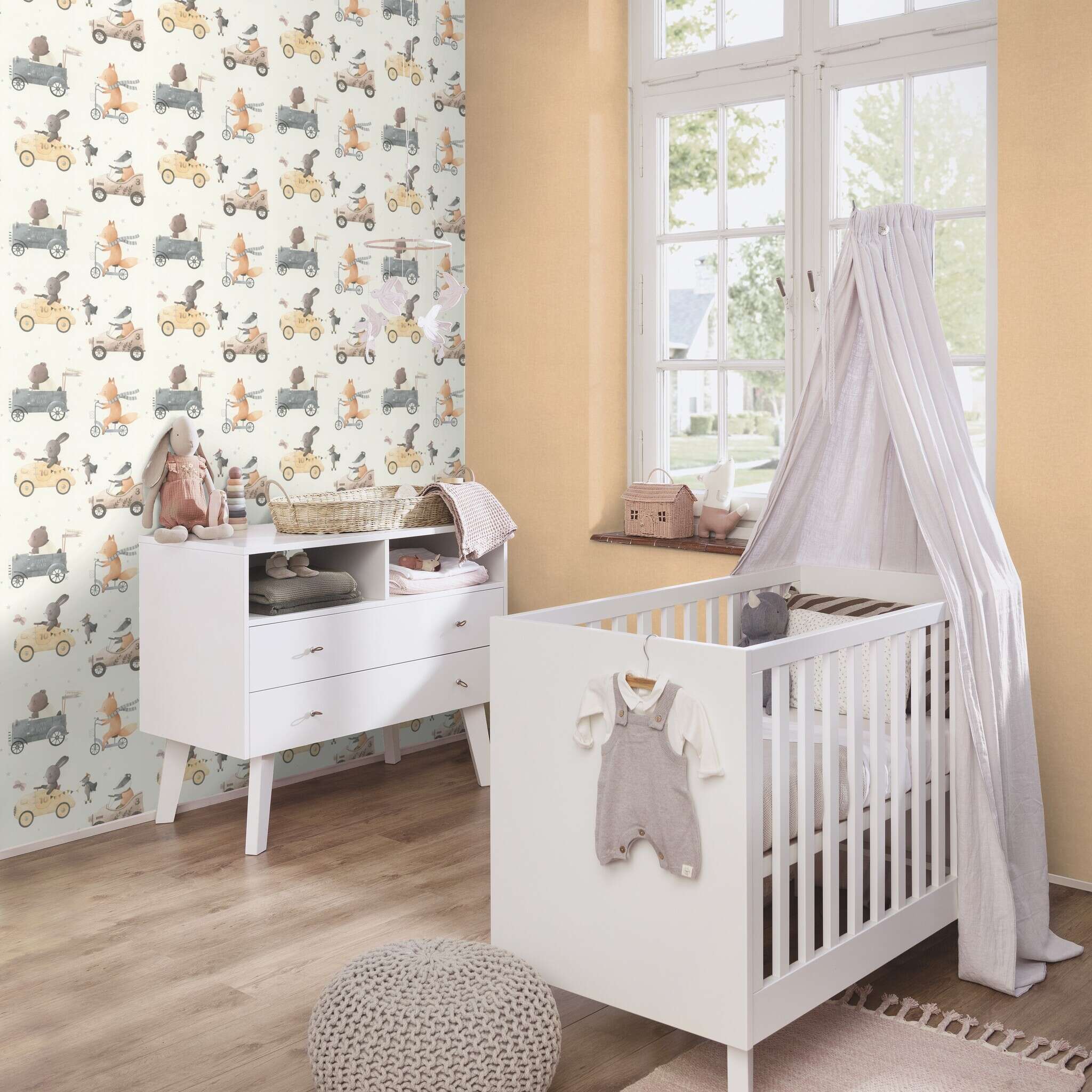 10-252866 Raumsituationen 5 Room with Beige wallpaper with a fabric-like surface, ideal for cosy walls
