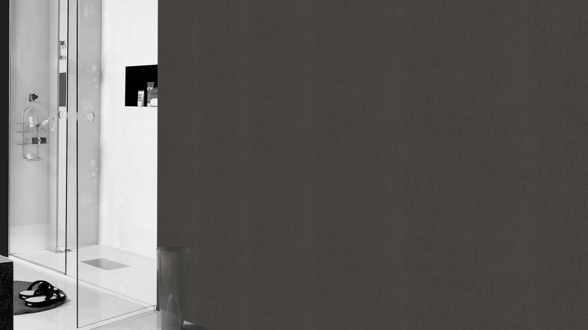 10-633177 Raumsituationen 2 Une chambre avec Papier peint uni avec une texture textile granuleuse