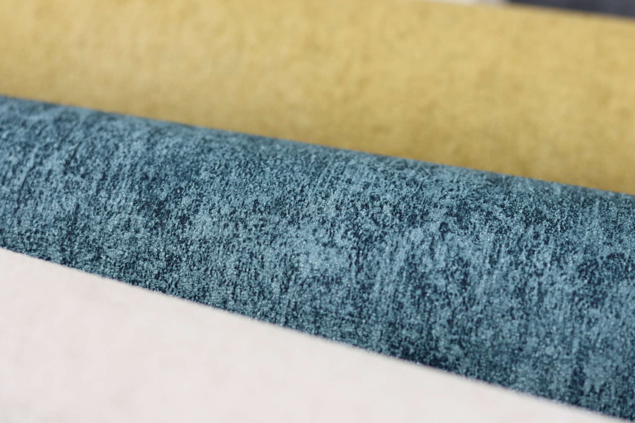 10-617153 Detailaufnahmen 3 Non-woven wallpaper with plaster look in petrol 617153