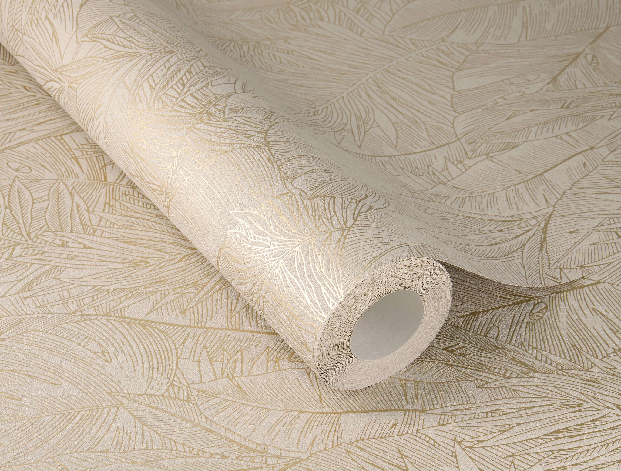 10-817447 Detailaufnahmen 1 Palmenblätter Vliestapete in Beige #followusaround 817447