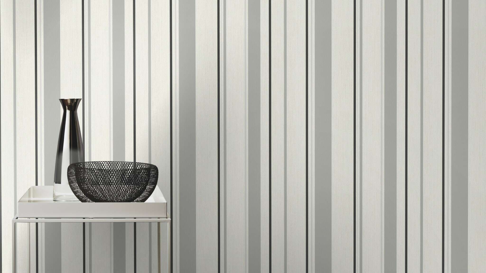 10-536256 Raumsituationen 1 Room with Striped wallpaper with different textures