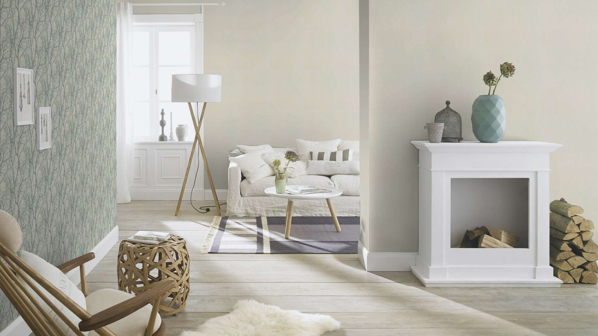10-633375 Raumsituationen 5 Room with Single-colour wallpaper with a grainy textile texture