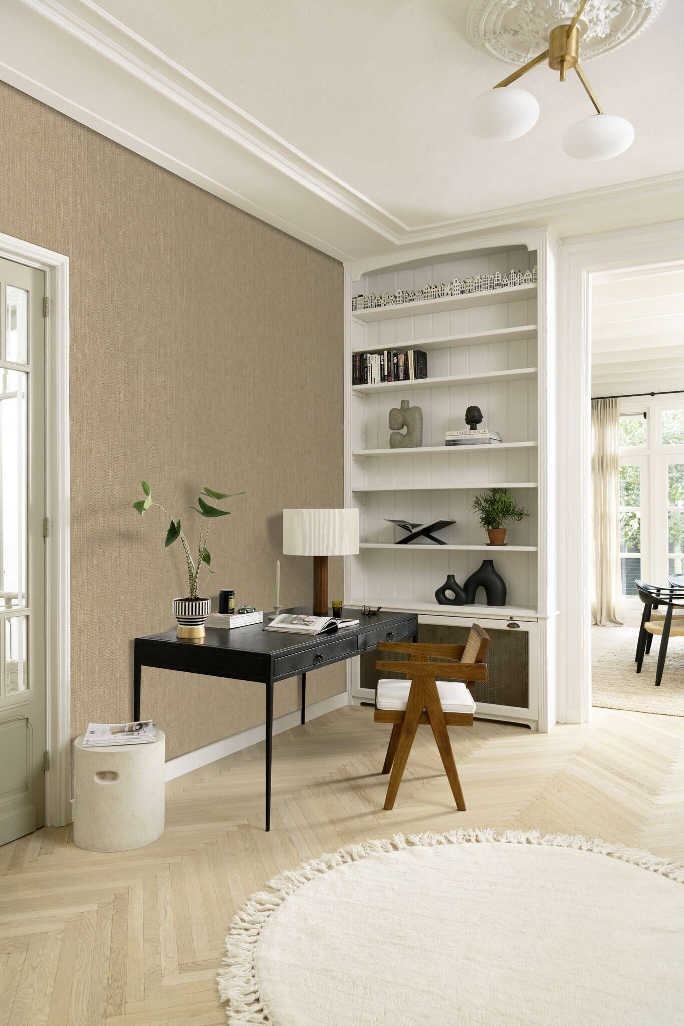 10-435559 Raumsituationen 1 Non-woven wallpaper with a natural fibre look in gold - Noble Zen Golden Wabi 435559