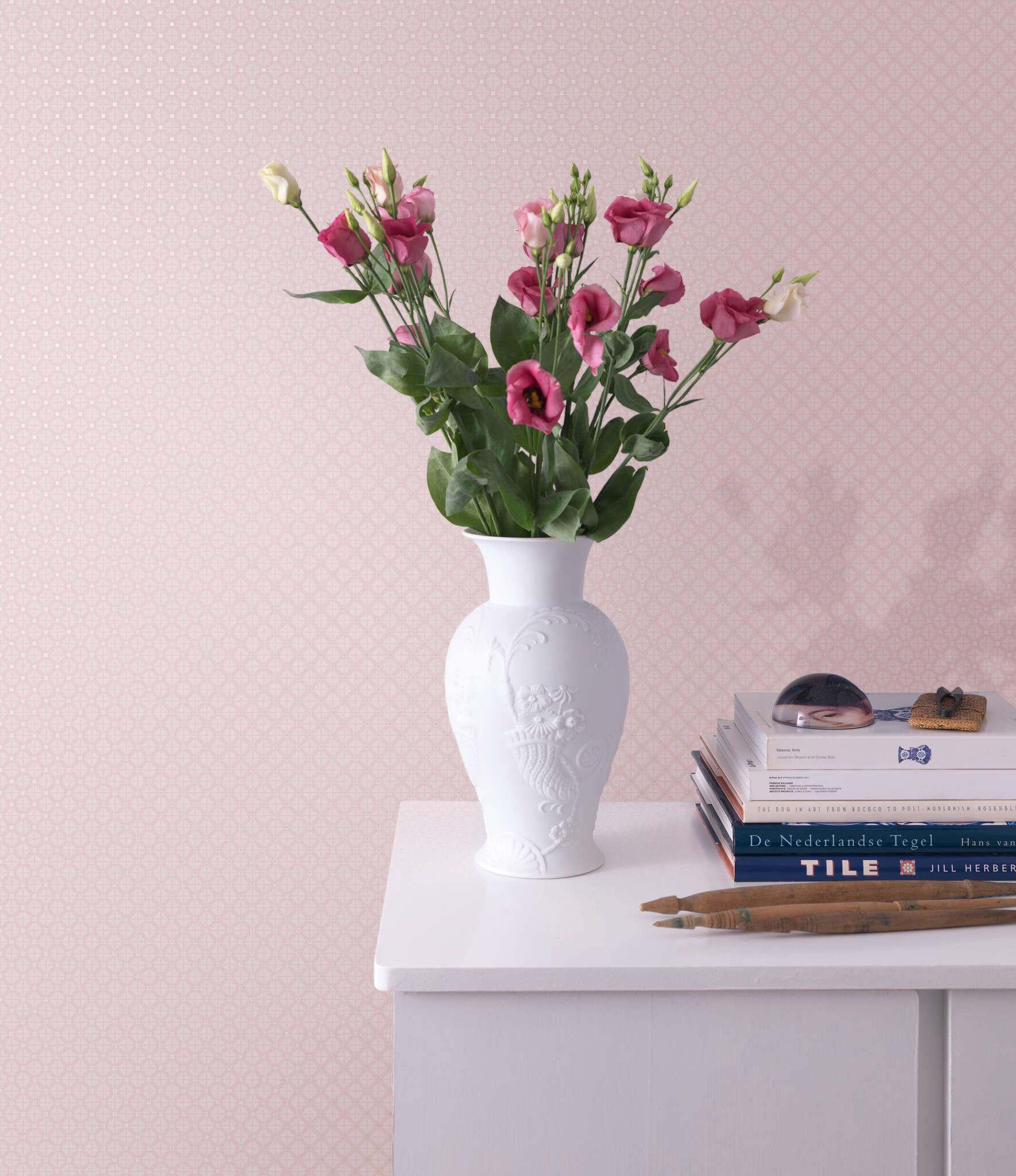 10-506778 Raumbilder 1 Check non-woven wallpaper in pink-pale pink Selection 506778