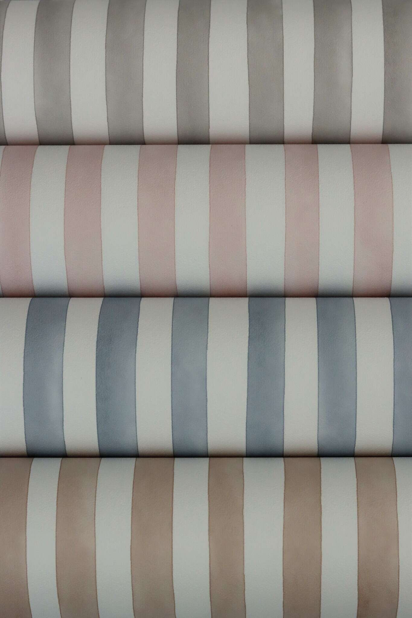 10-252750 Detailaufnahmen 2 Image détaillée de Papier peint à rayures douces roses et blanches pour des accents muraux ludiques