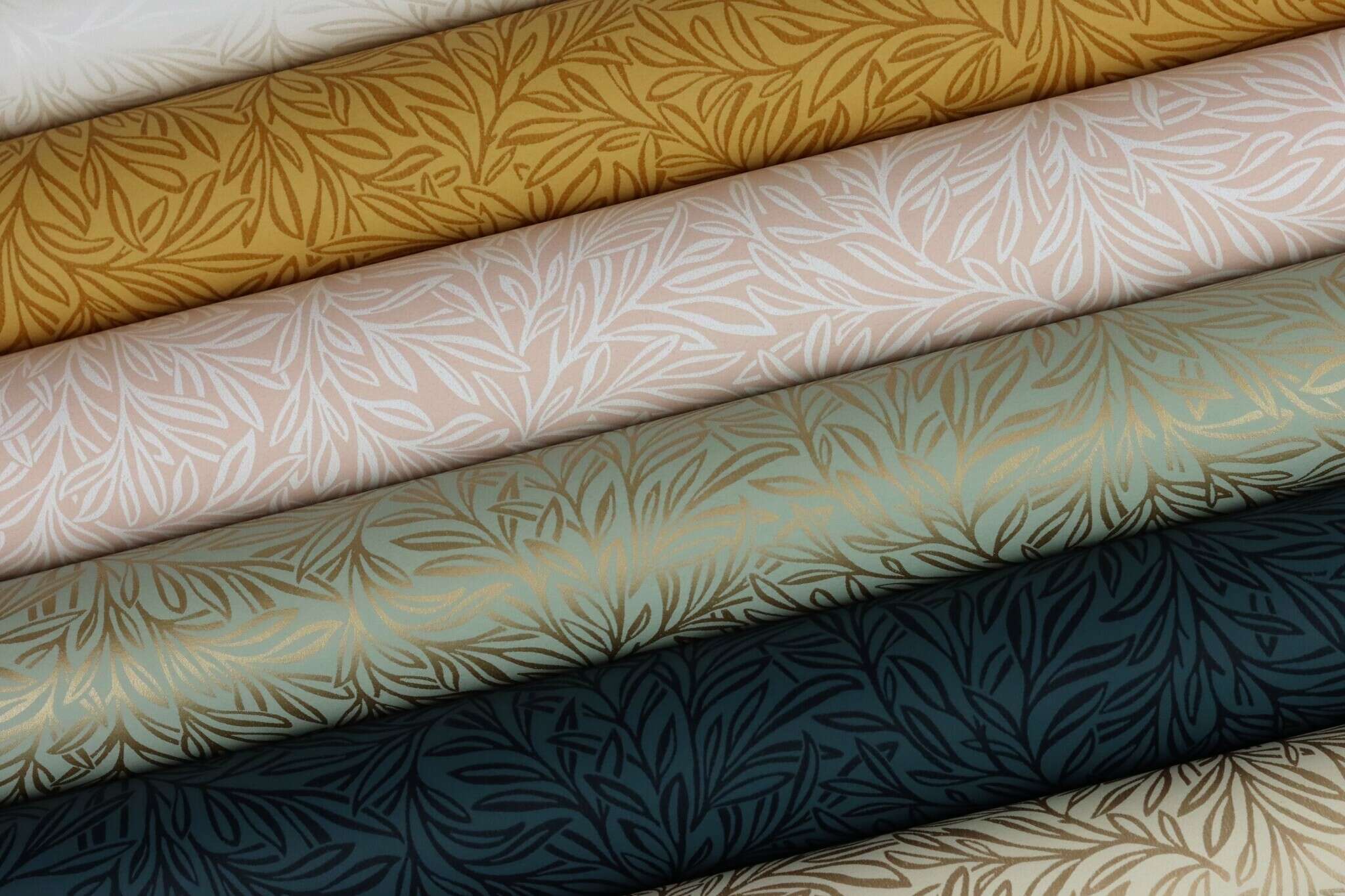 10-552300 Detailaufnahmen 10 Twigs non-woven wallpaper in blue-dark blue Selection 552300