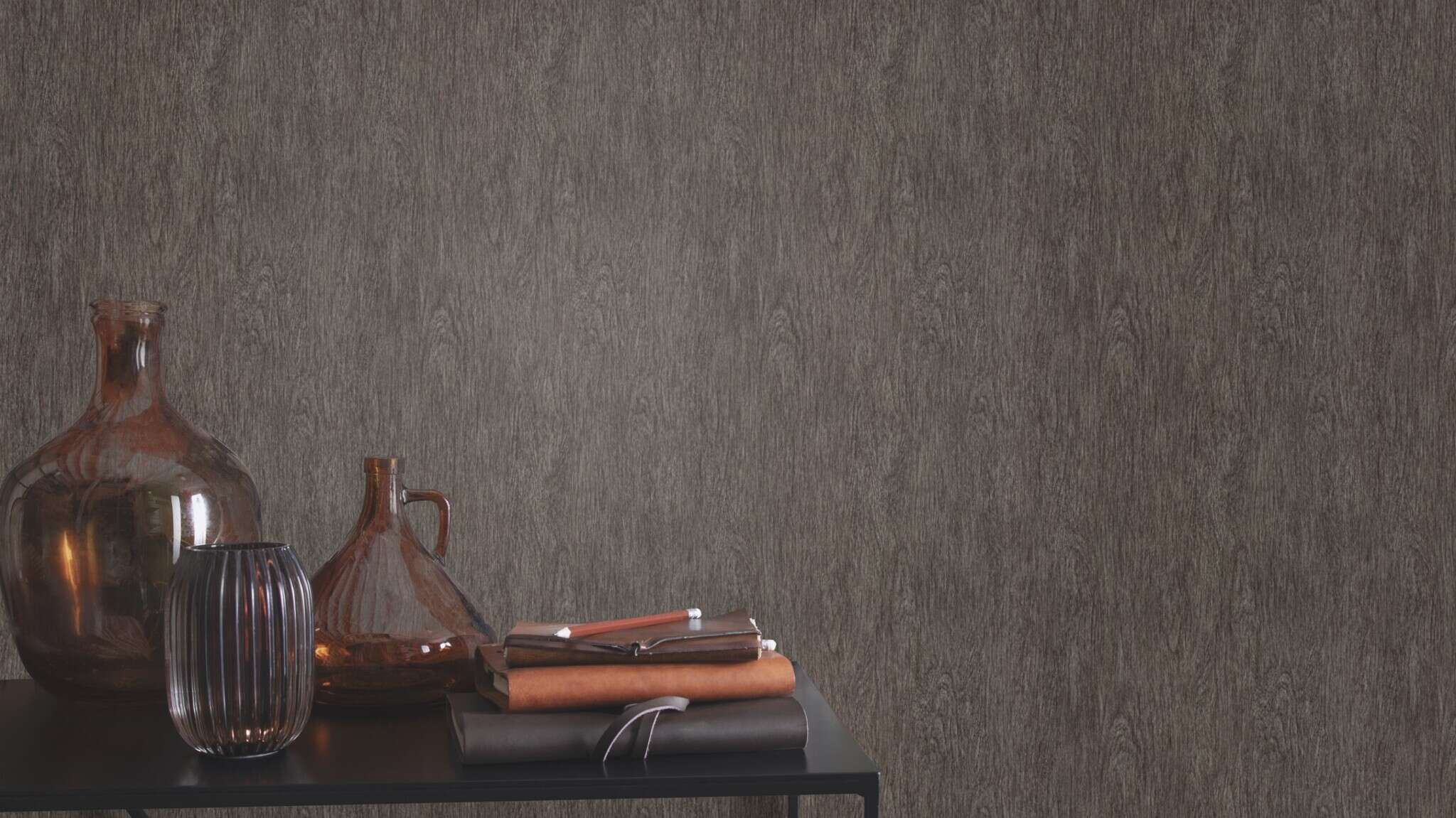 10-600056 Raumsituationen 2 Room with Wallpaper with wood grain and fine vertical texture
