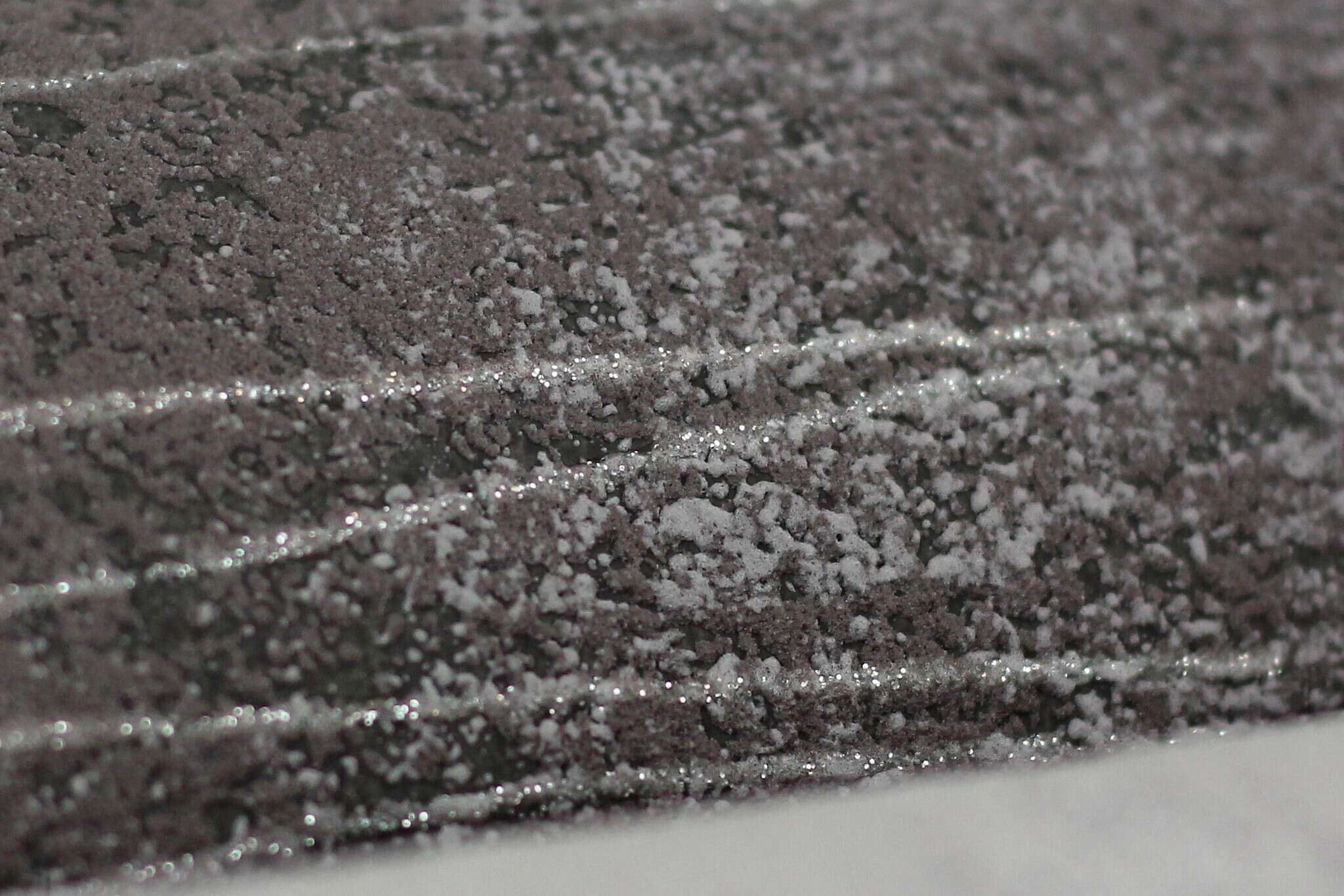 10-649970 Detailaufnahmen 2 Non-woven wallpaper in brown with fine lines in silver, Andy Wand 649970