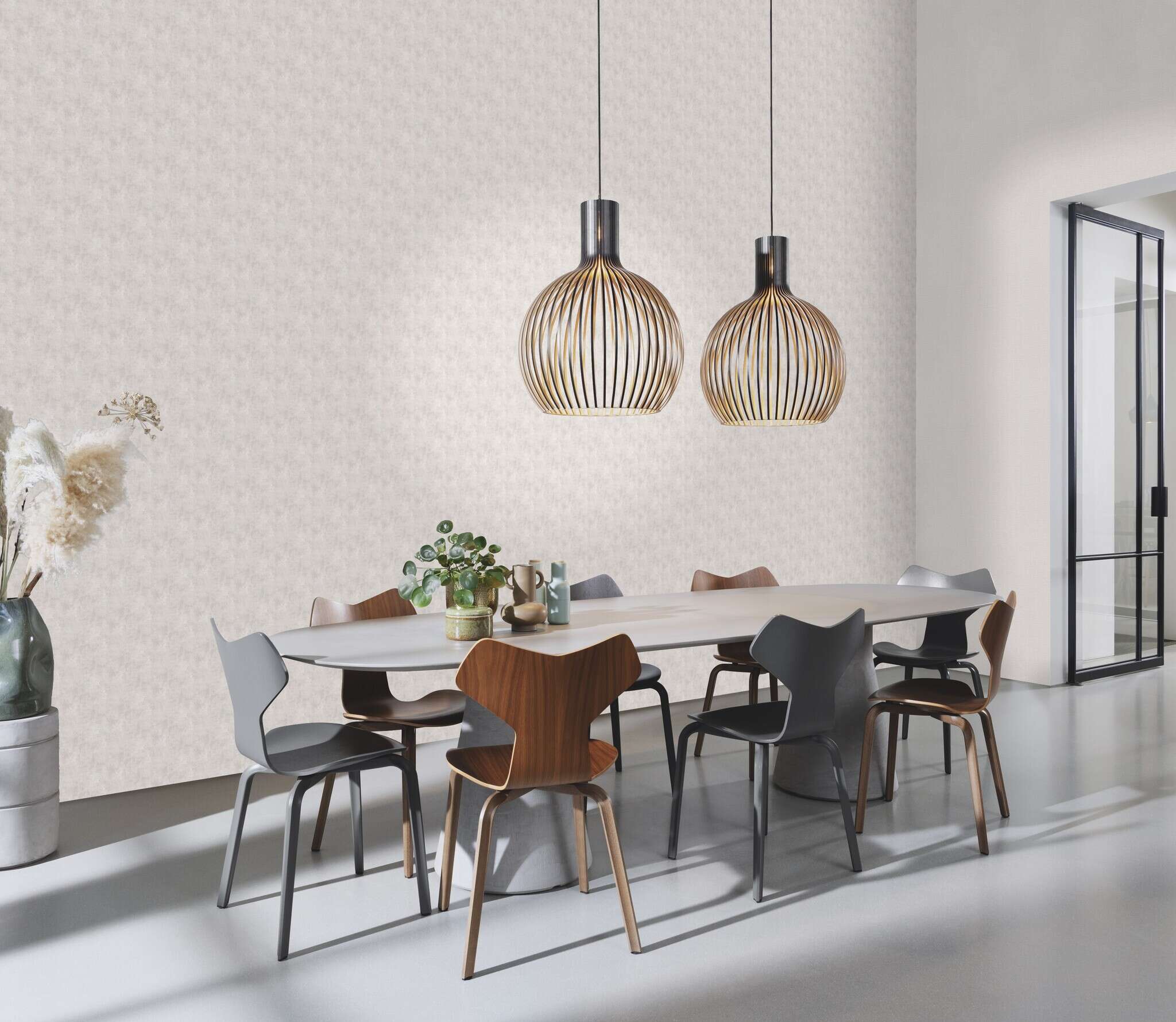 10-282405 Raumsituationen 3 Room with Simple wallpaper with a fine, slightly cloudy texture in a light grey concrete look