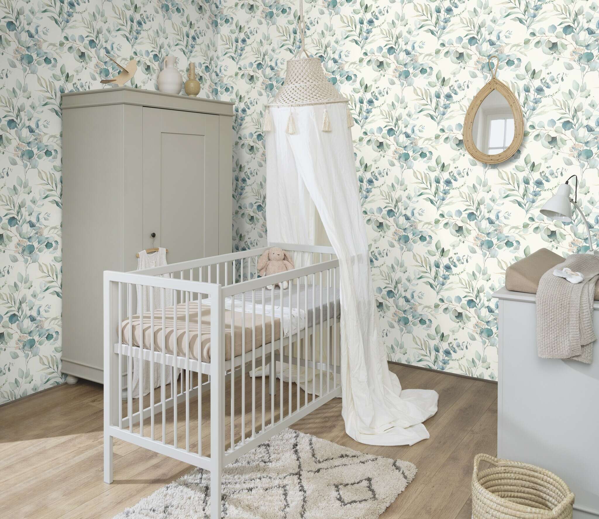 10-300215 Raumsituationen 5 Room with Watercolour-style leaf wallpaper with finely drawn eucalyptus and fern leaves in muted green and blue tones