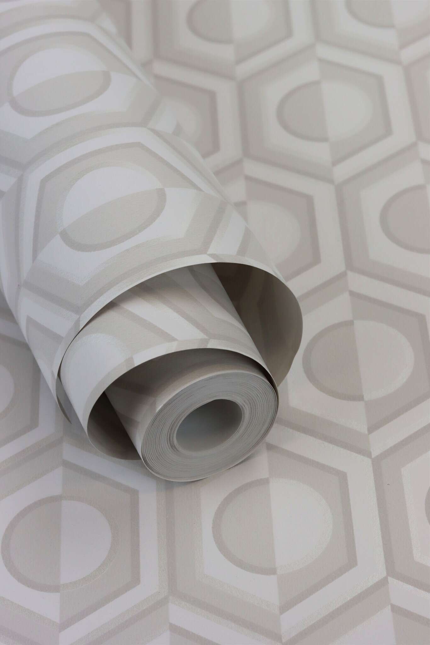 10-710120 Detailaufnahmen 5 Non-woven wallpaper with graphic pattern in light gray, Sophia 710120
