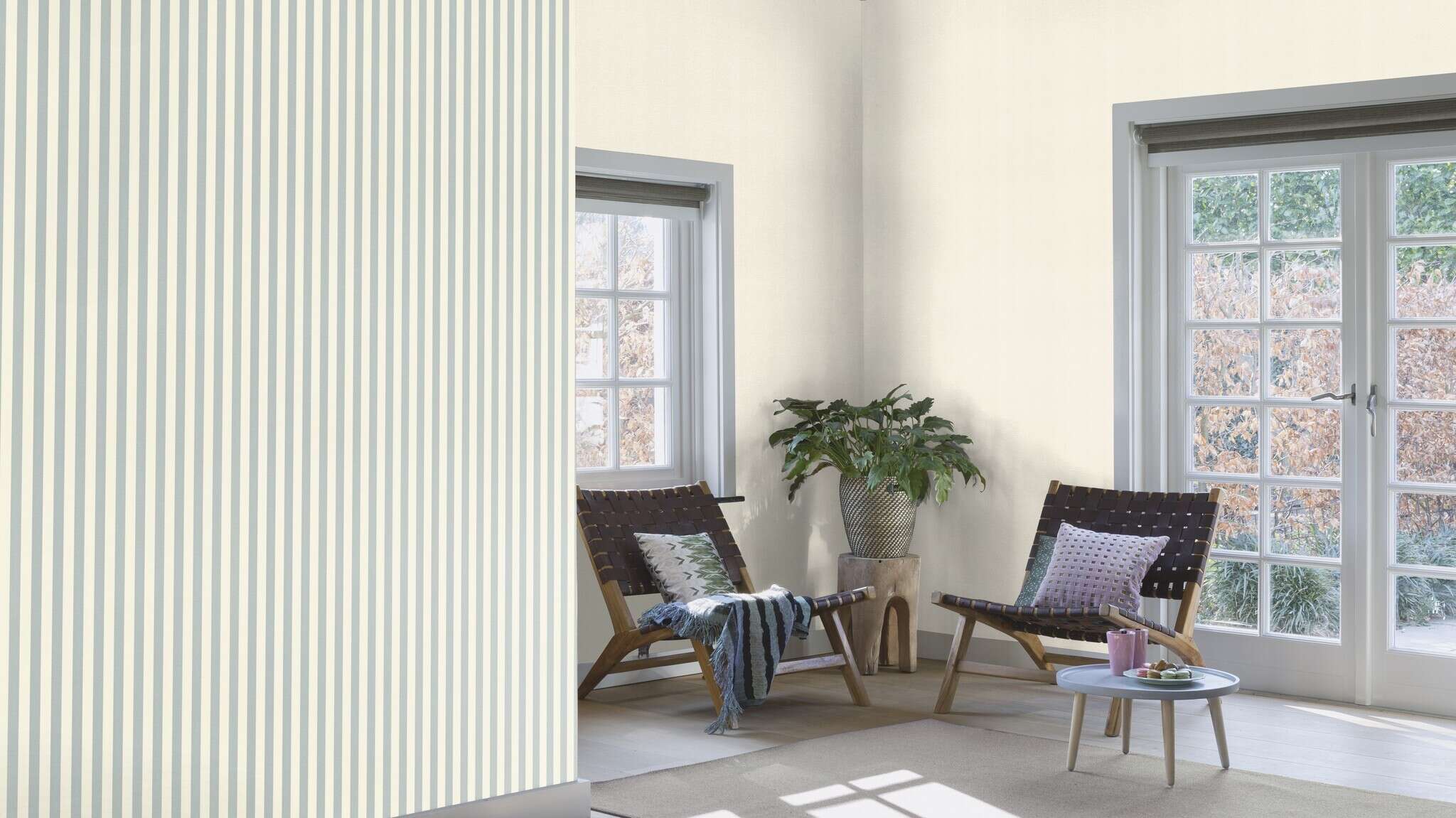 10-570328 Raumsituationen 5 Room with Striped wallpaper with a fabric-like texture