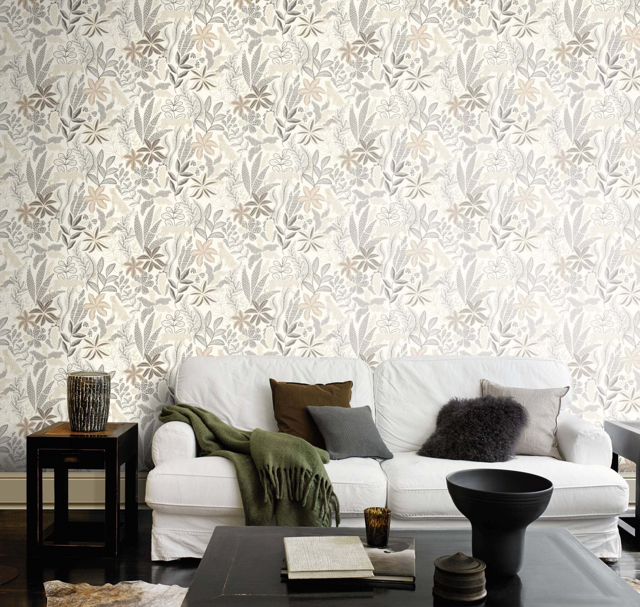 10-792911 Raumsituationen 4 Room with Wallpaper with tropical leaf pattern and leopard look