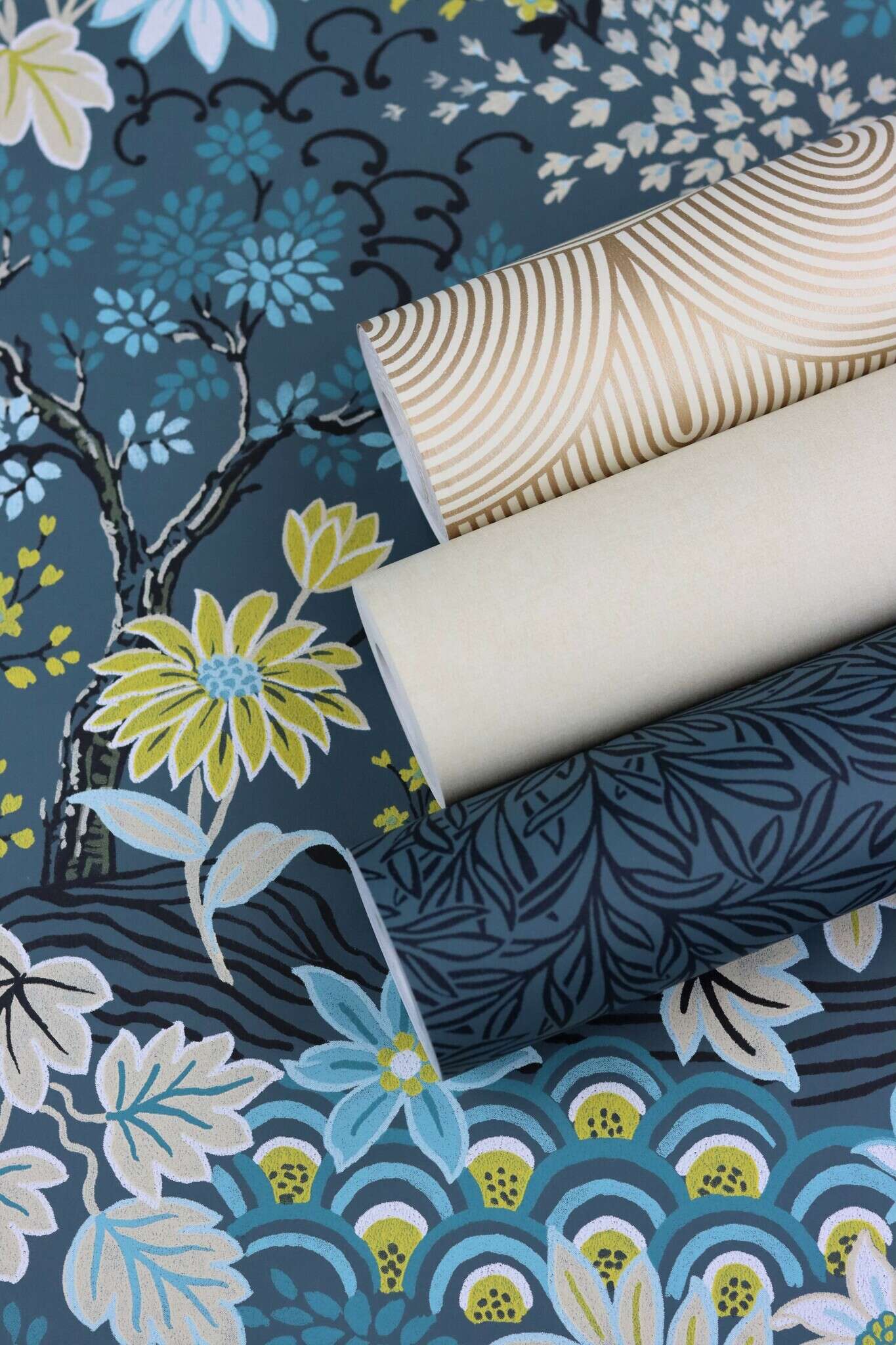 10-552300 Detailaufnahmen 1 Twigs non-woven wallpaper in blue-dark blue Selection 552300