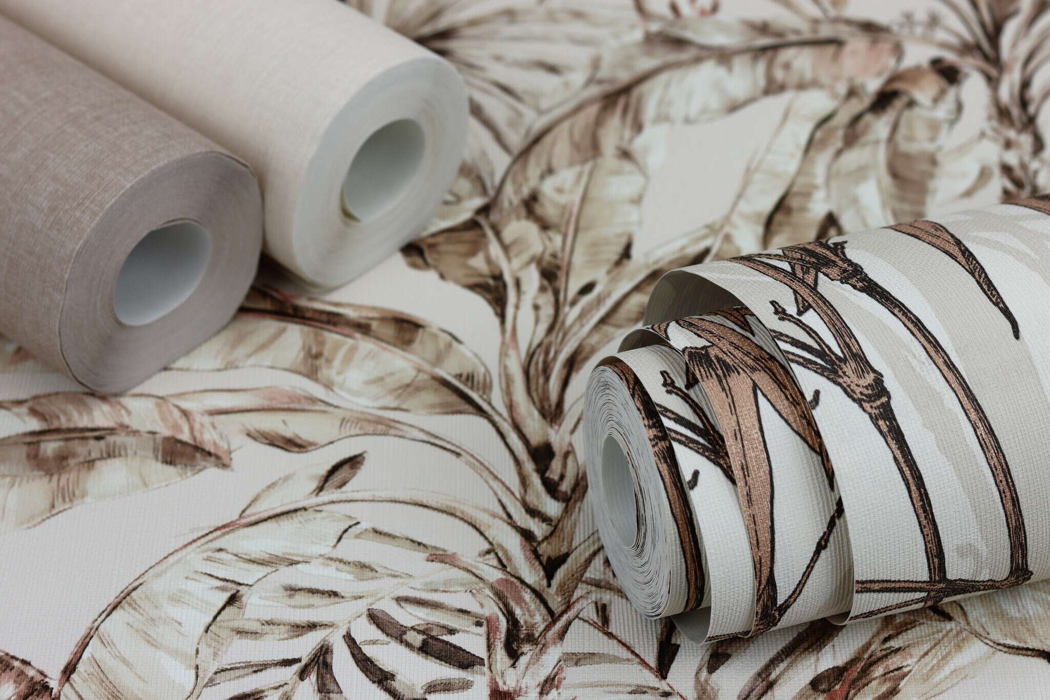 10-484649 Detailaufnahmen 2 Non-woven wallpaper in beige-red beige Florentine IV 484649